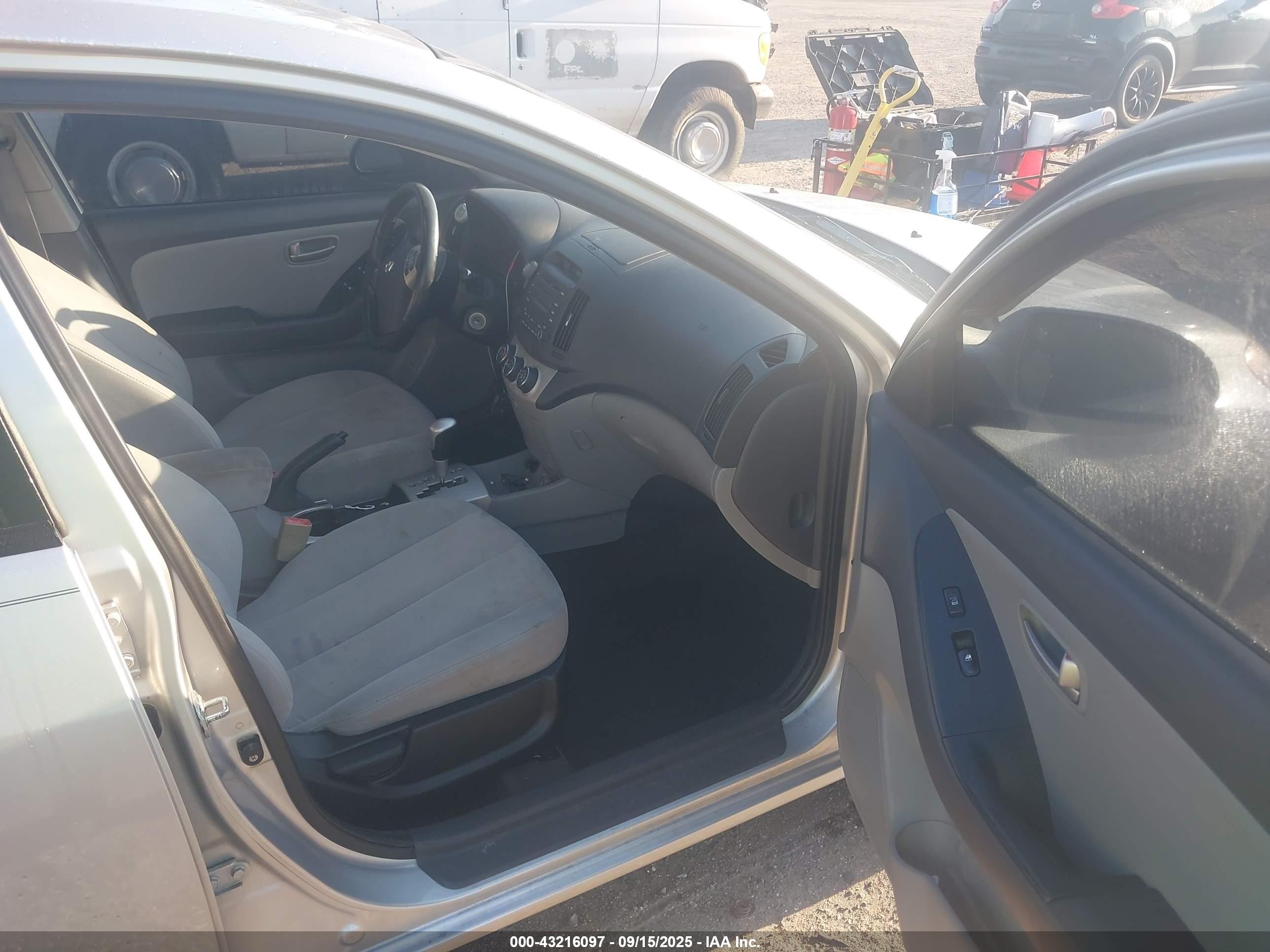 2008 Hyundai Elantra Gls/se Серый vin: KMHDU46D28U492098