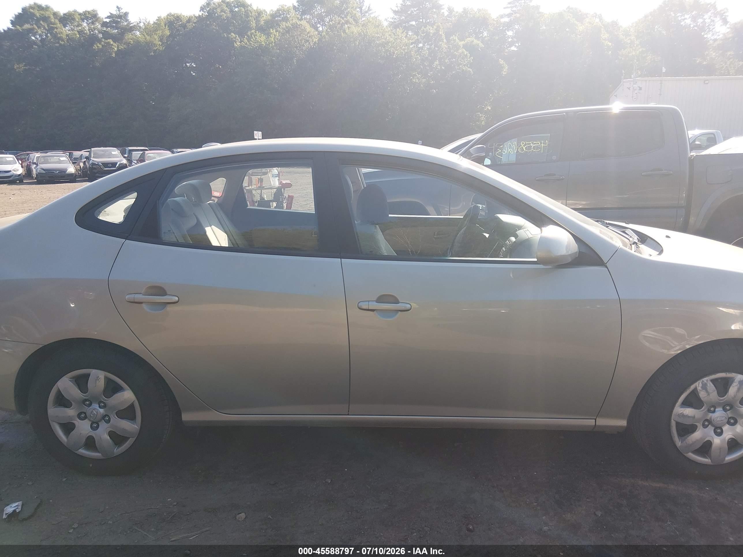 2008 Hyundai Elantra Gls/se Gold vin: KMHDU46D28U565325