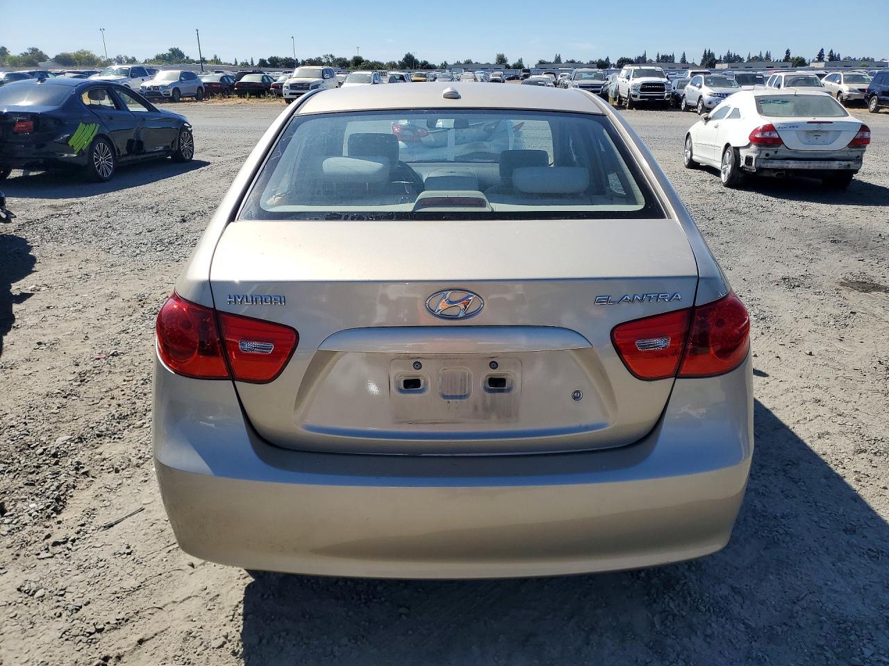 2007 Hyundai Elantra Gls Gold vin: KMHDU46D37U148200