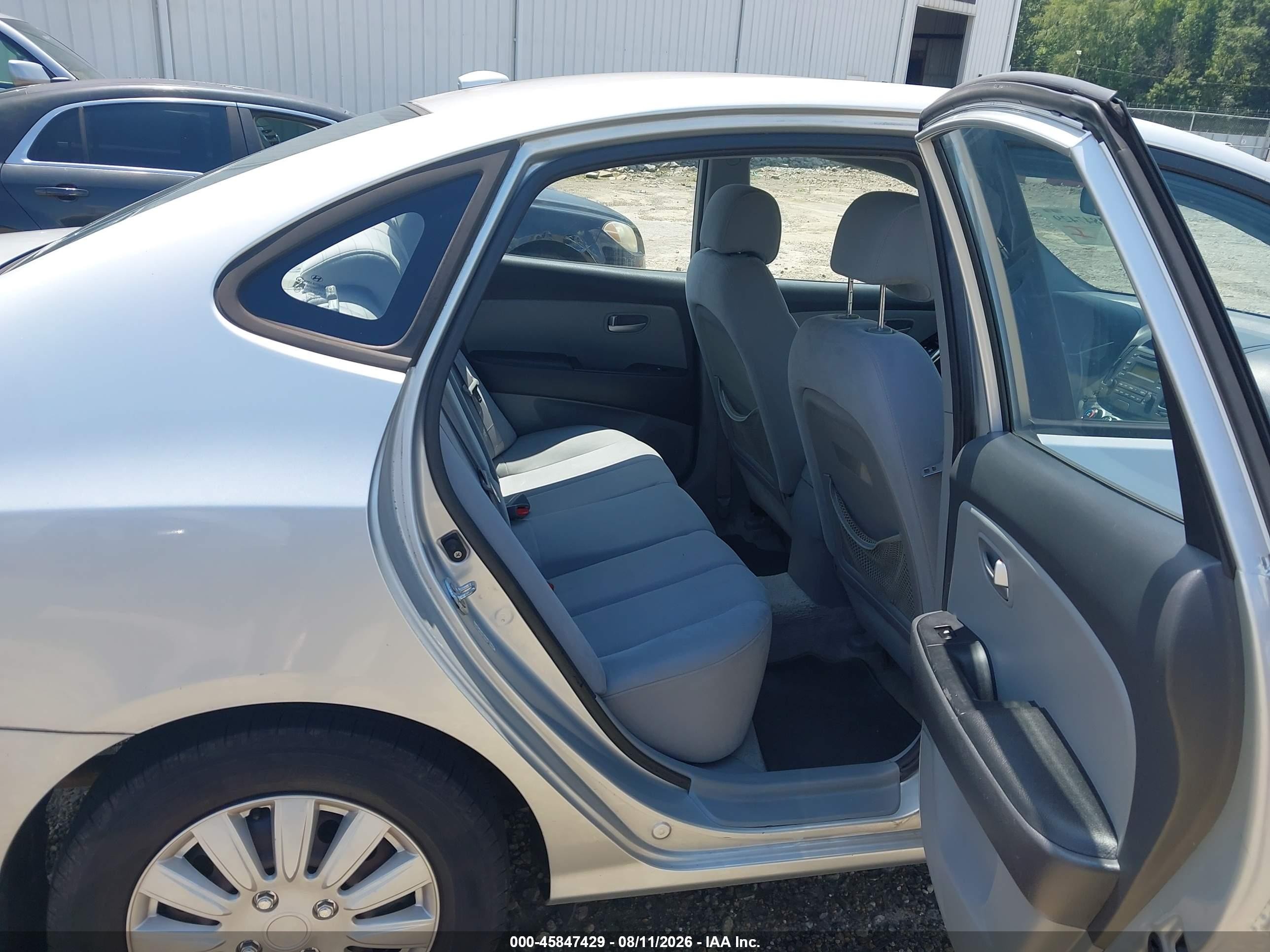 2008 Hyundai Elantra Gls/se Silver vin: KMHDU46D38U320050