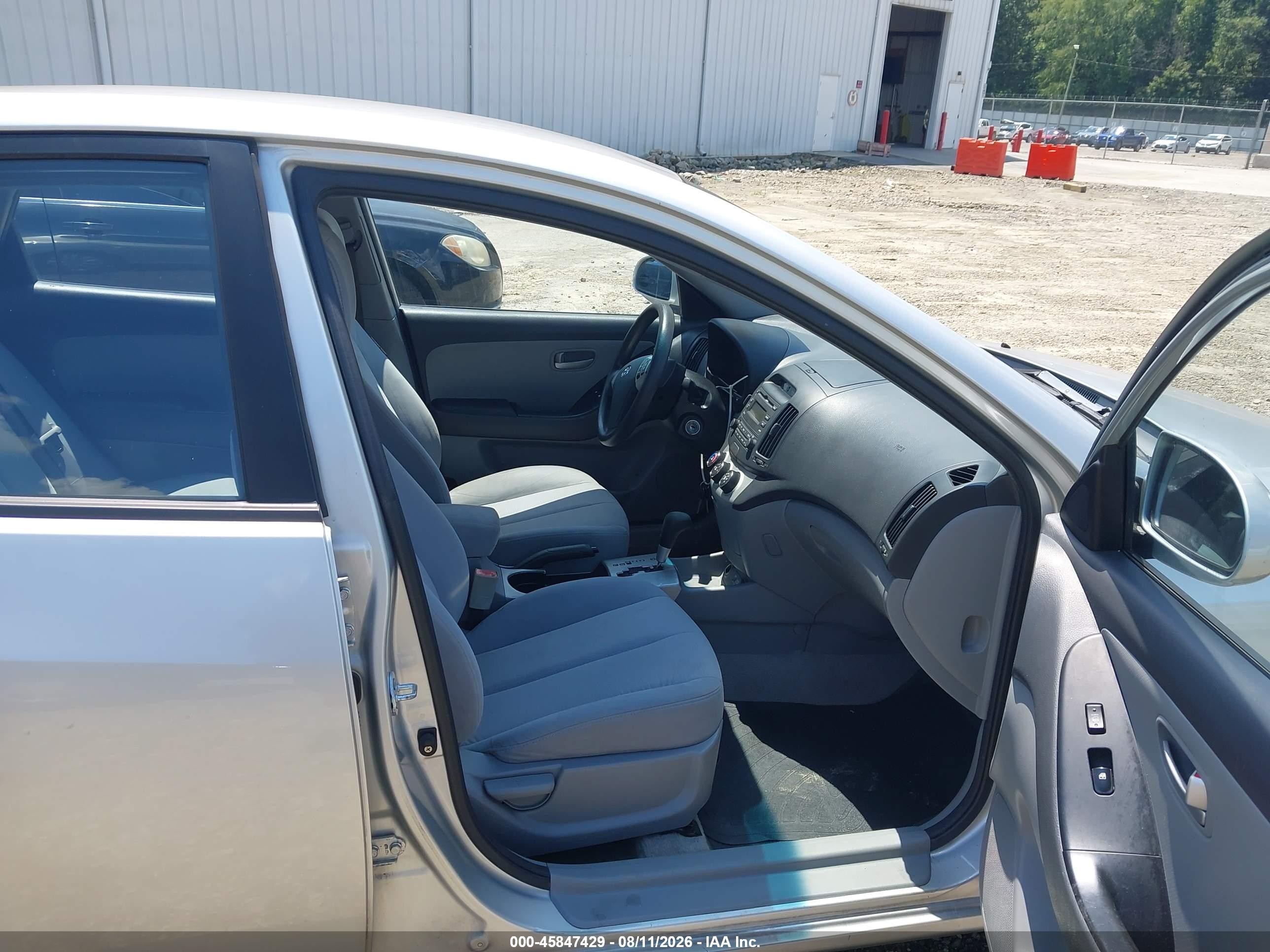 2008 Hyundai Elantra Gls/se Silver vin: KMHDU46D38U320050