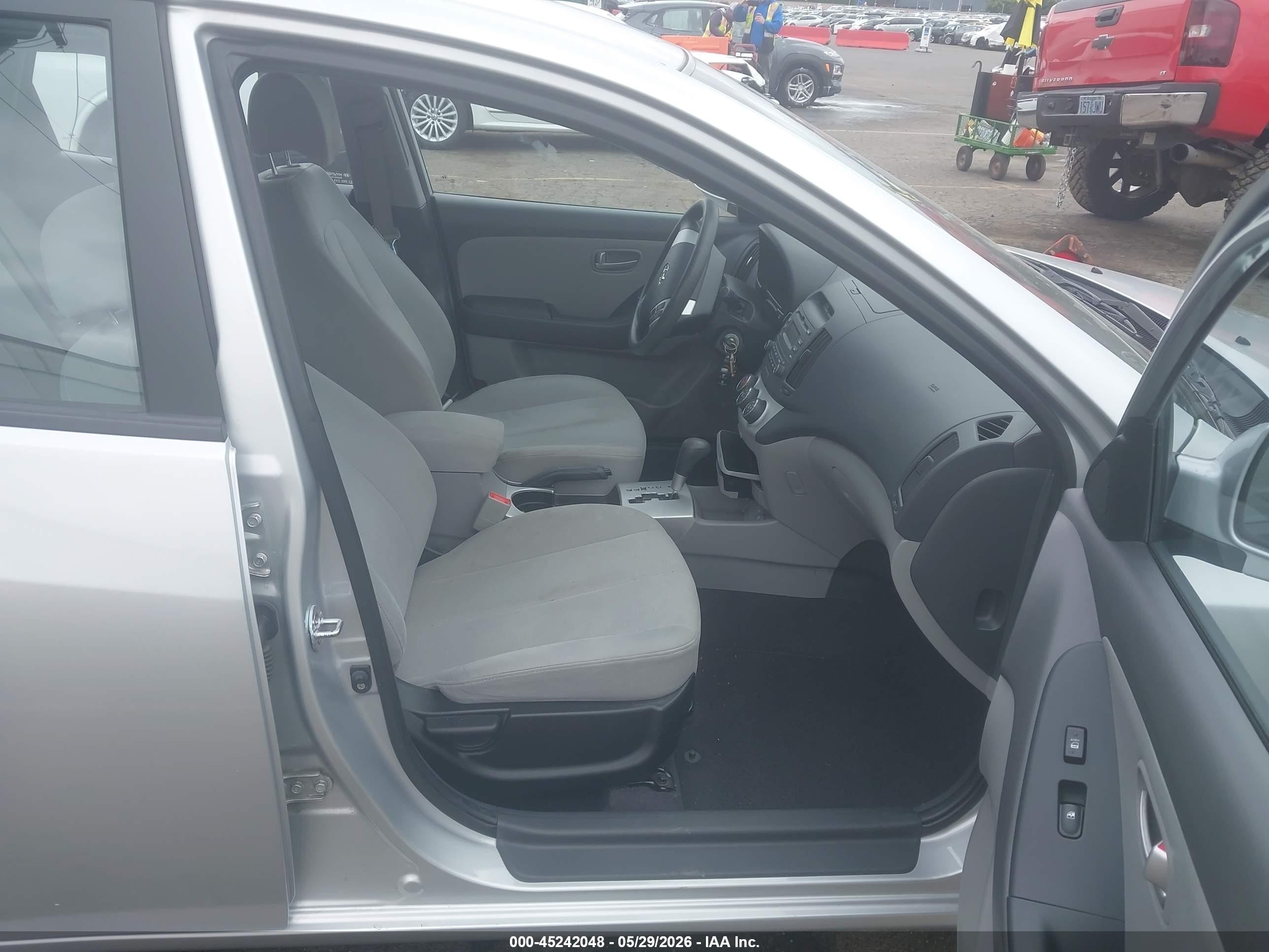2008 Hyundai Elantra Gls/se Silver vin: KMHDU46D38U509250