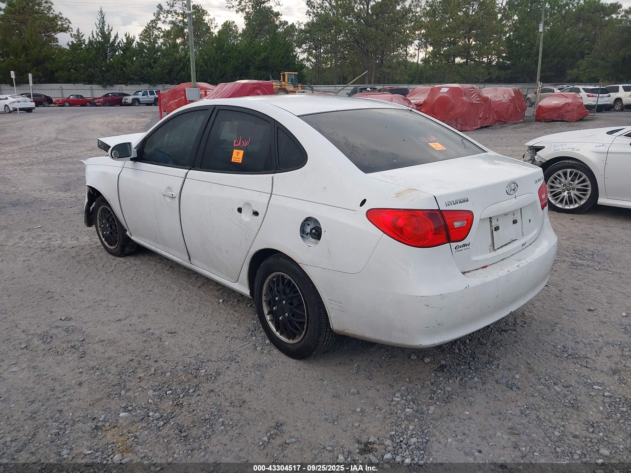 2007 Hyundai Elantra Gls/limited/se White vin: KMHDU46D47U017826