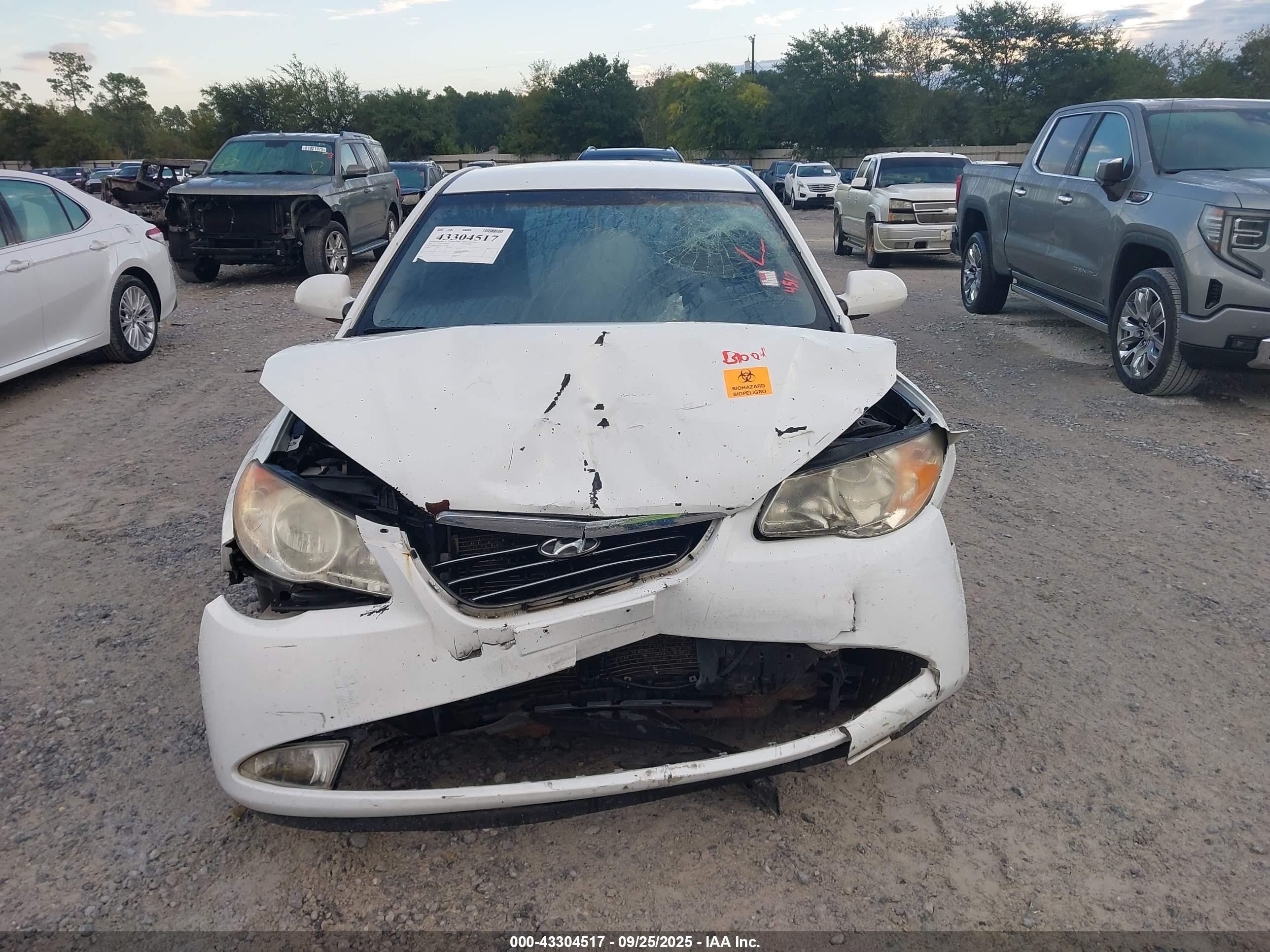 2007 Hyundai Elantra Gls/limited/se White vin: KMHDU46D47U017826