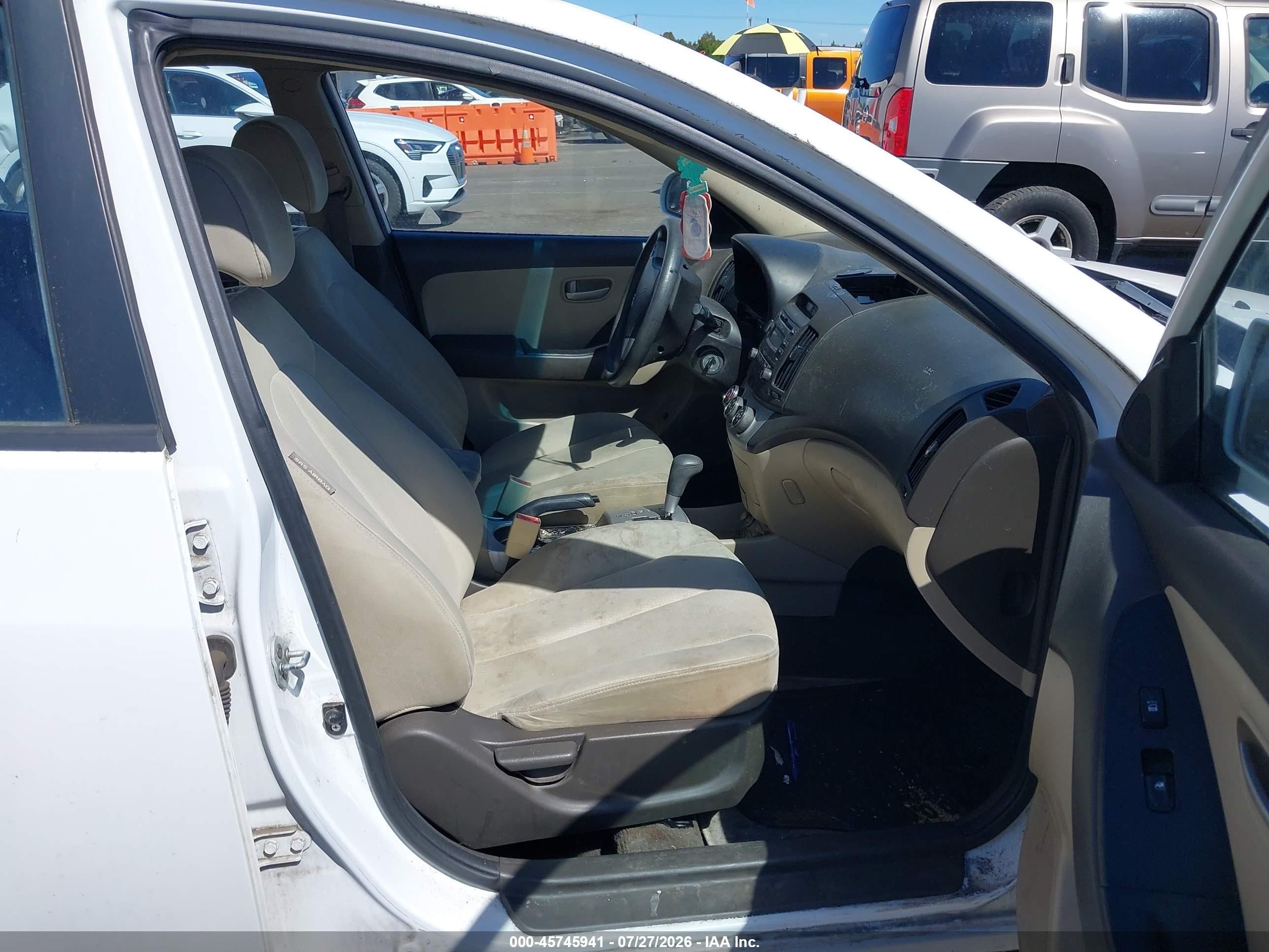 2008 Hyundai Elantra Gls/se White vin: KMHDU46D48U376207