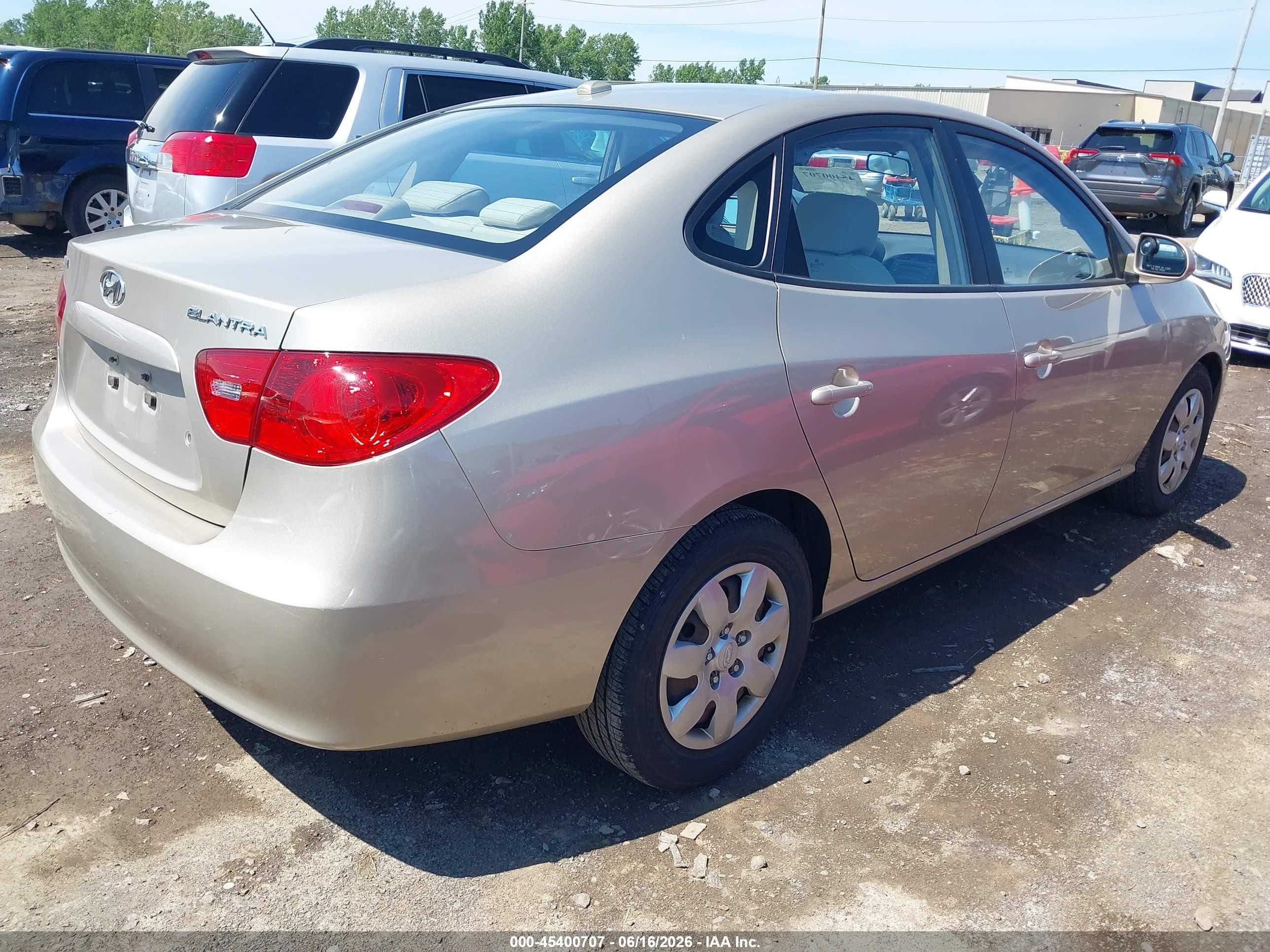2008 Hyundai Elantra Gls/se Gold vin: KMHDU46D48U557341