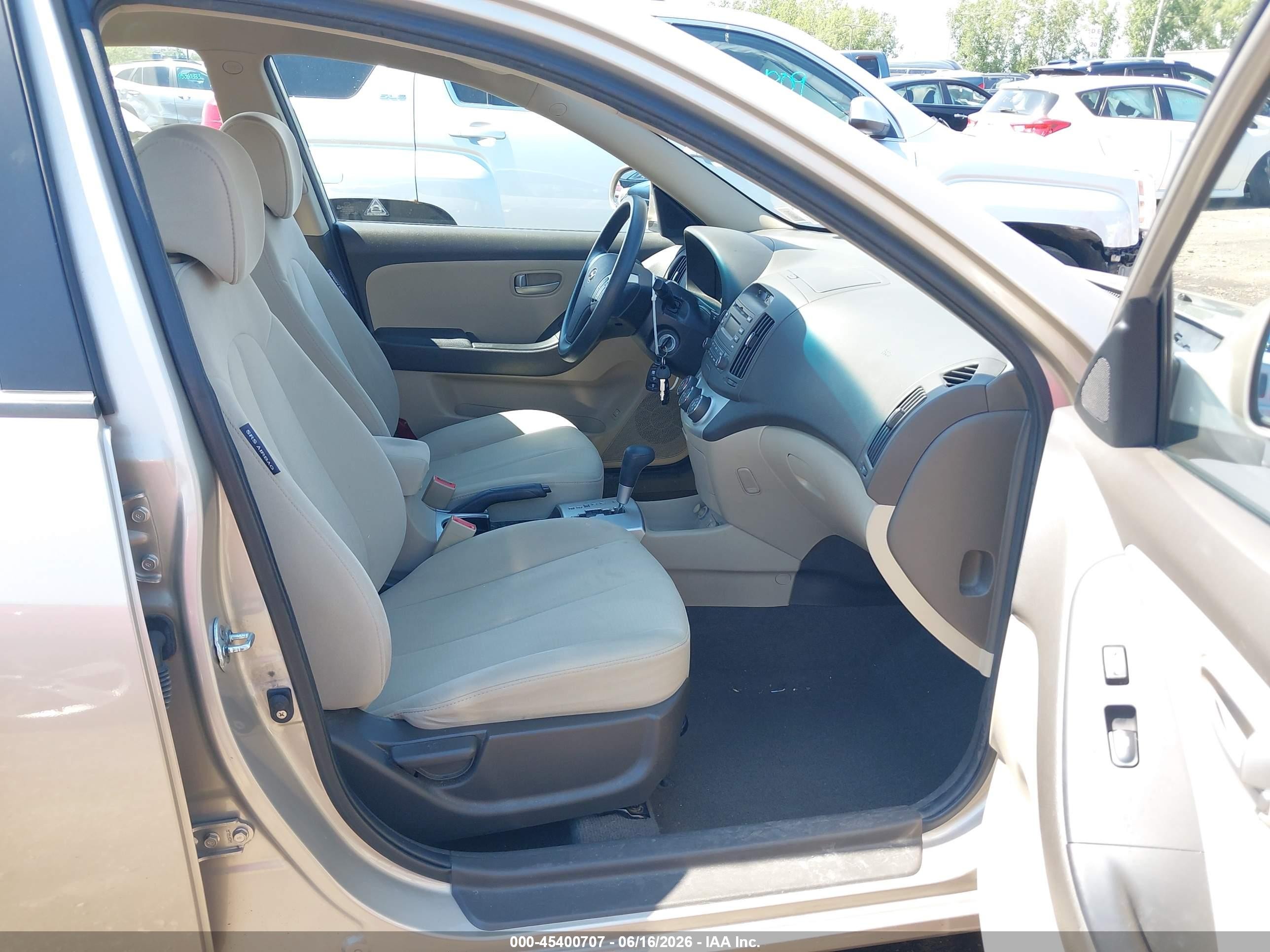 2008 Hyundai Elantra Gls/se Gold vin: KMHDU46D48U557341