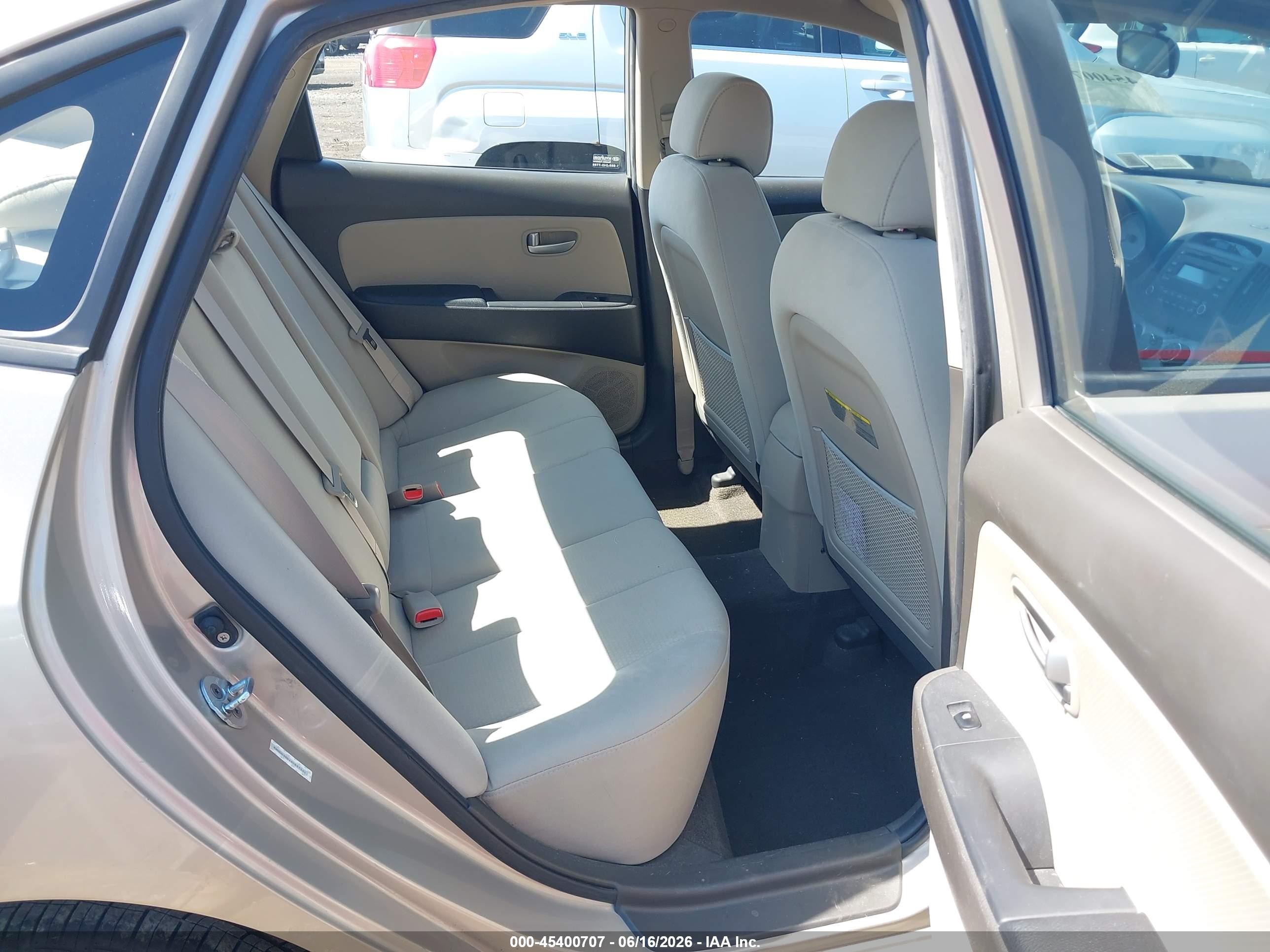 2008 Hyundai Elantra Gls/se Gold vin: KMHDU46D48U557341