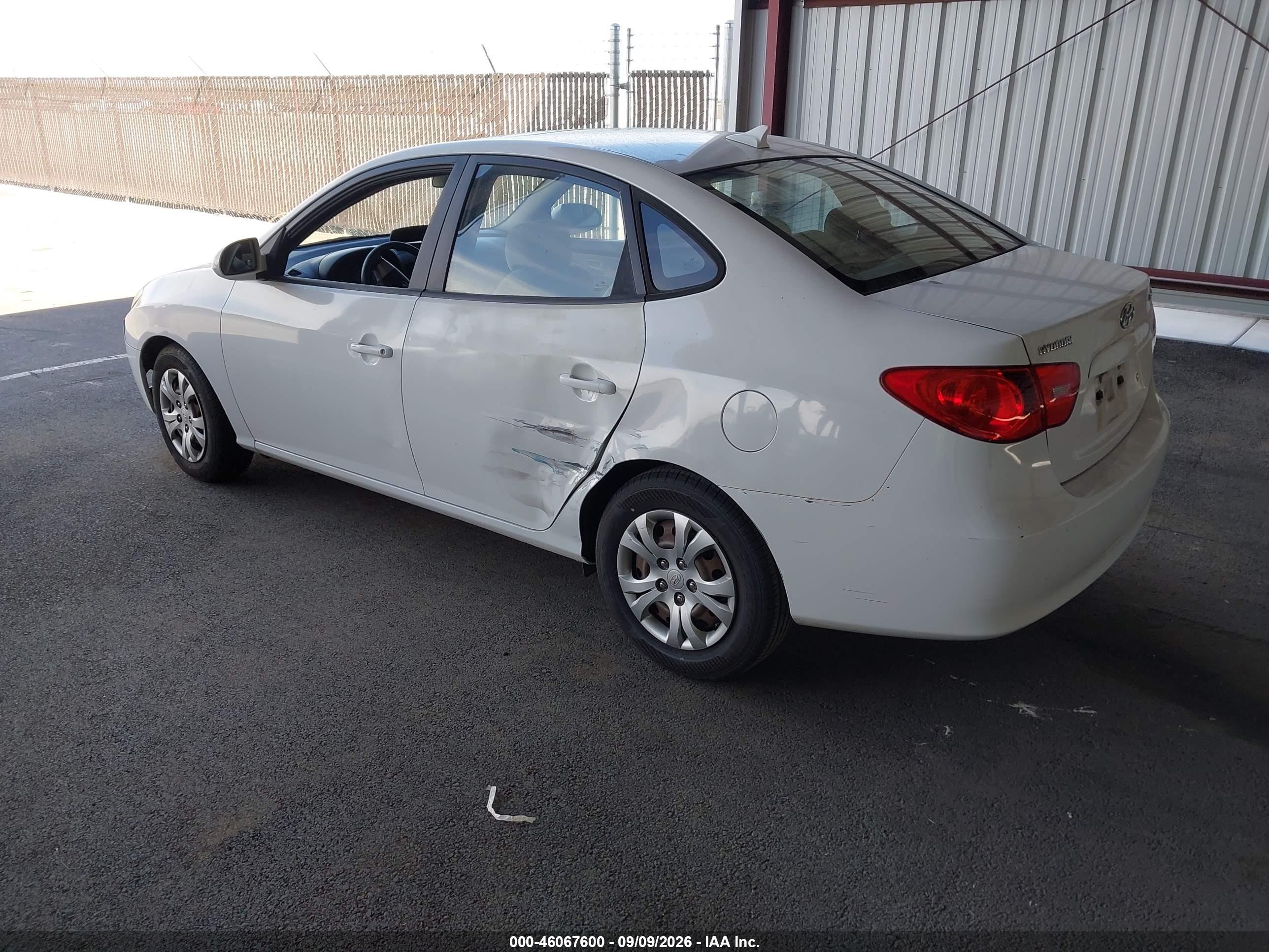 2009 Hyundai Elantra Gls White vin: KMHDU46D49U716327