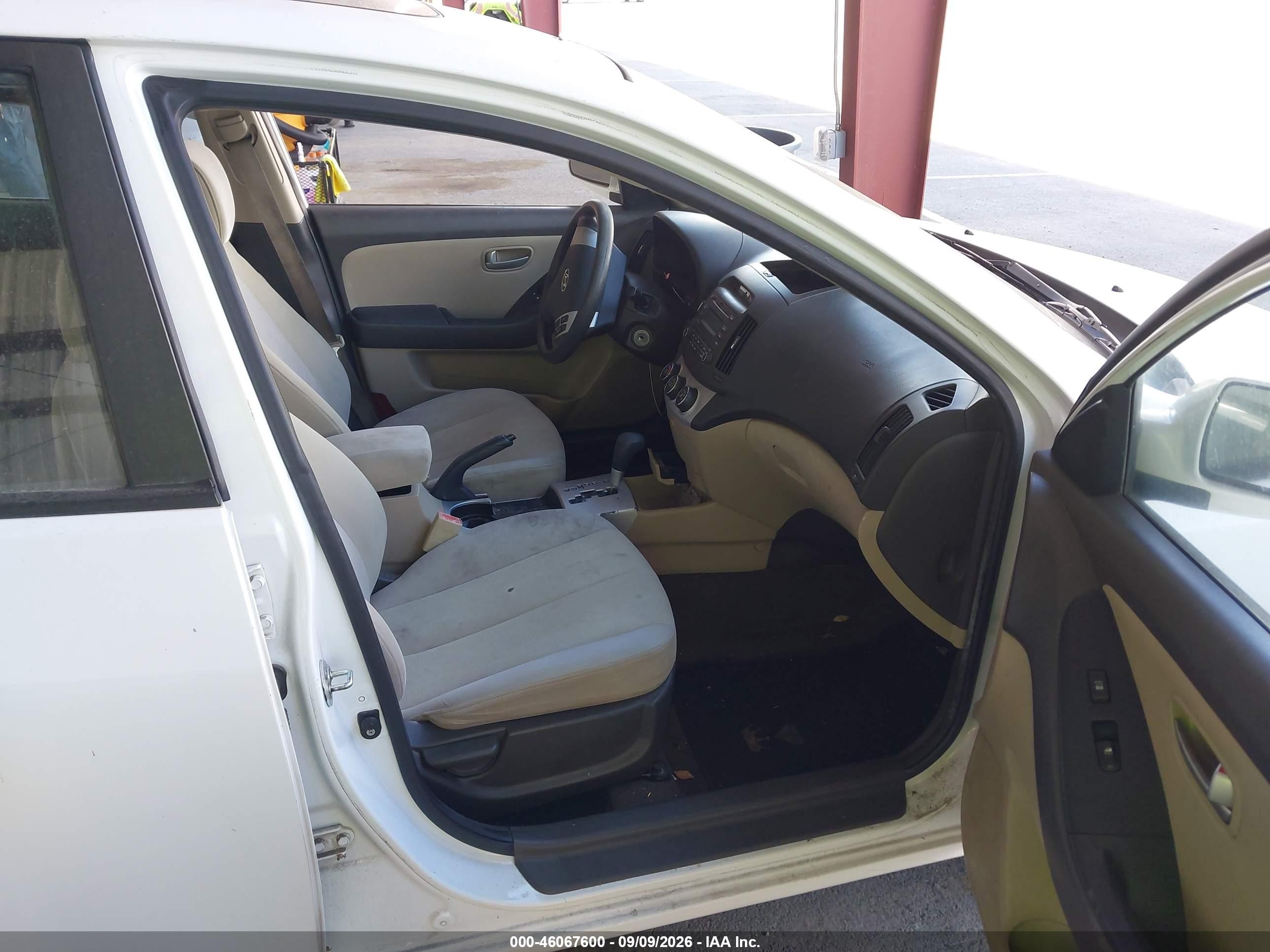 2009 Hyundai Elantra Gls White vin: KMHDU46D49U716327