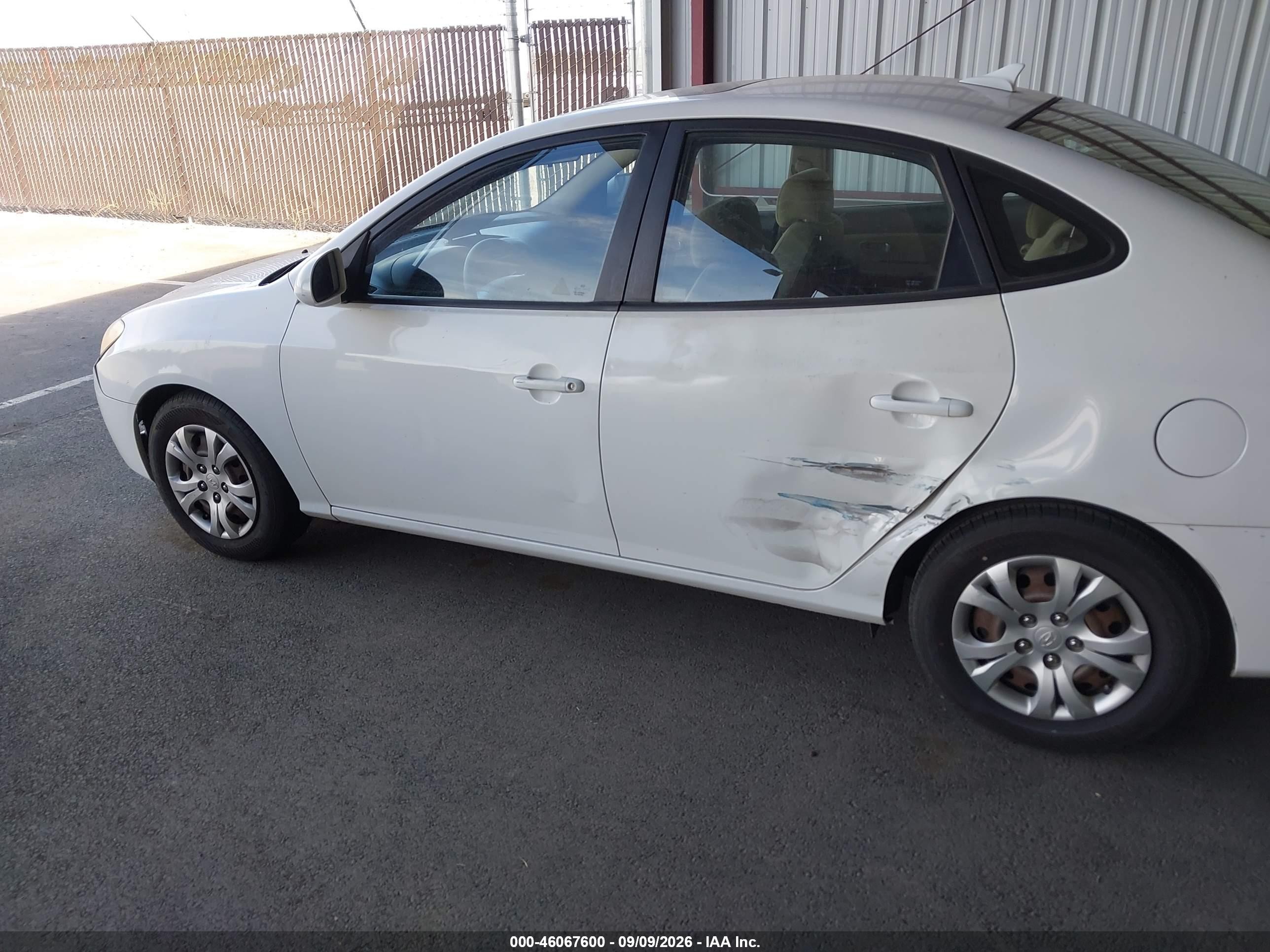 2009 Hyundai Elantra Gls White vin: KMHDU46D49U716327