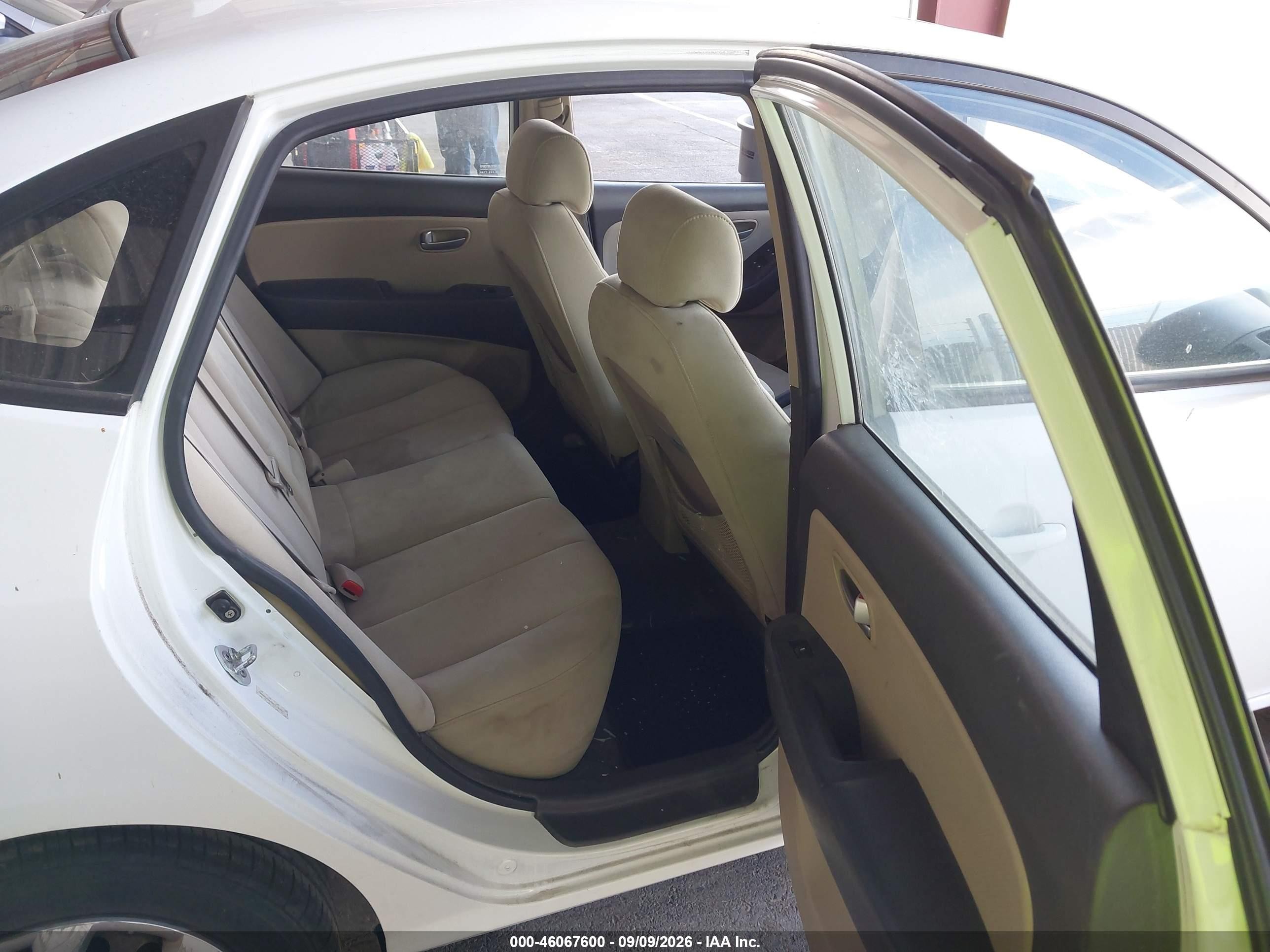 2009 Hyundai Elantra Gls White vin: KMHDU46D49U716327