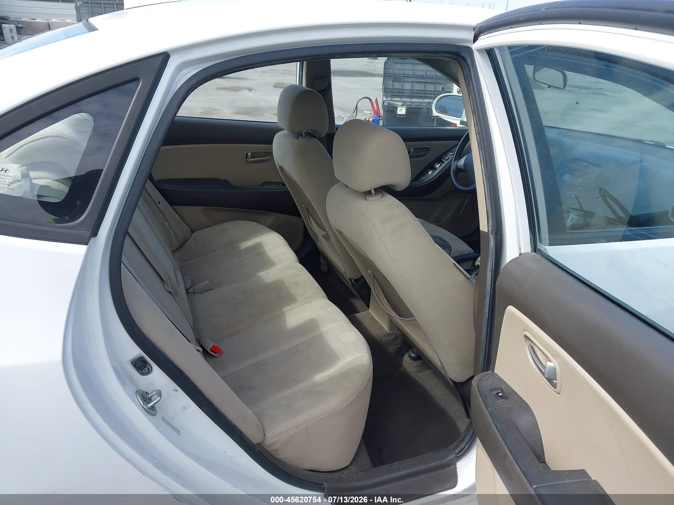 2009 Hyundai Elantra Gls White vin: KMHDU46D49U731121