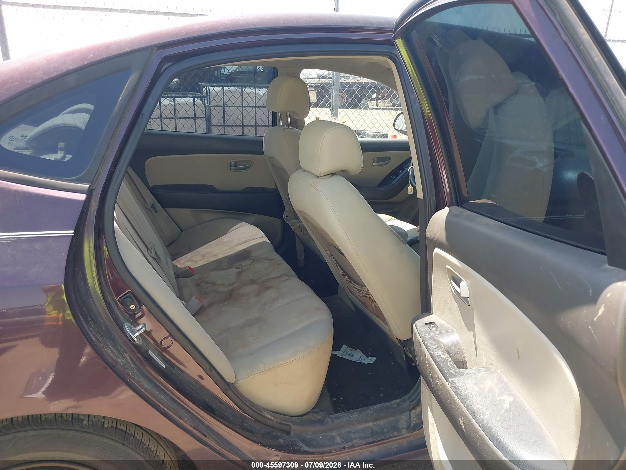 2008 Hyundai Elantra Gls/se Purple vin: KMHDU46D58U388852