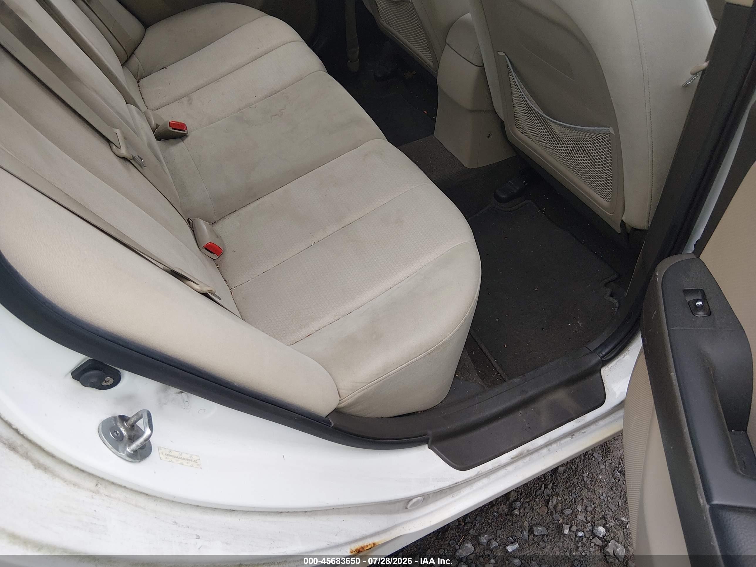 2009 Hyundai Elantra Gls White vin: KMHDU46D59U684102