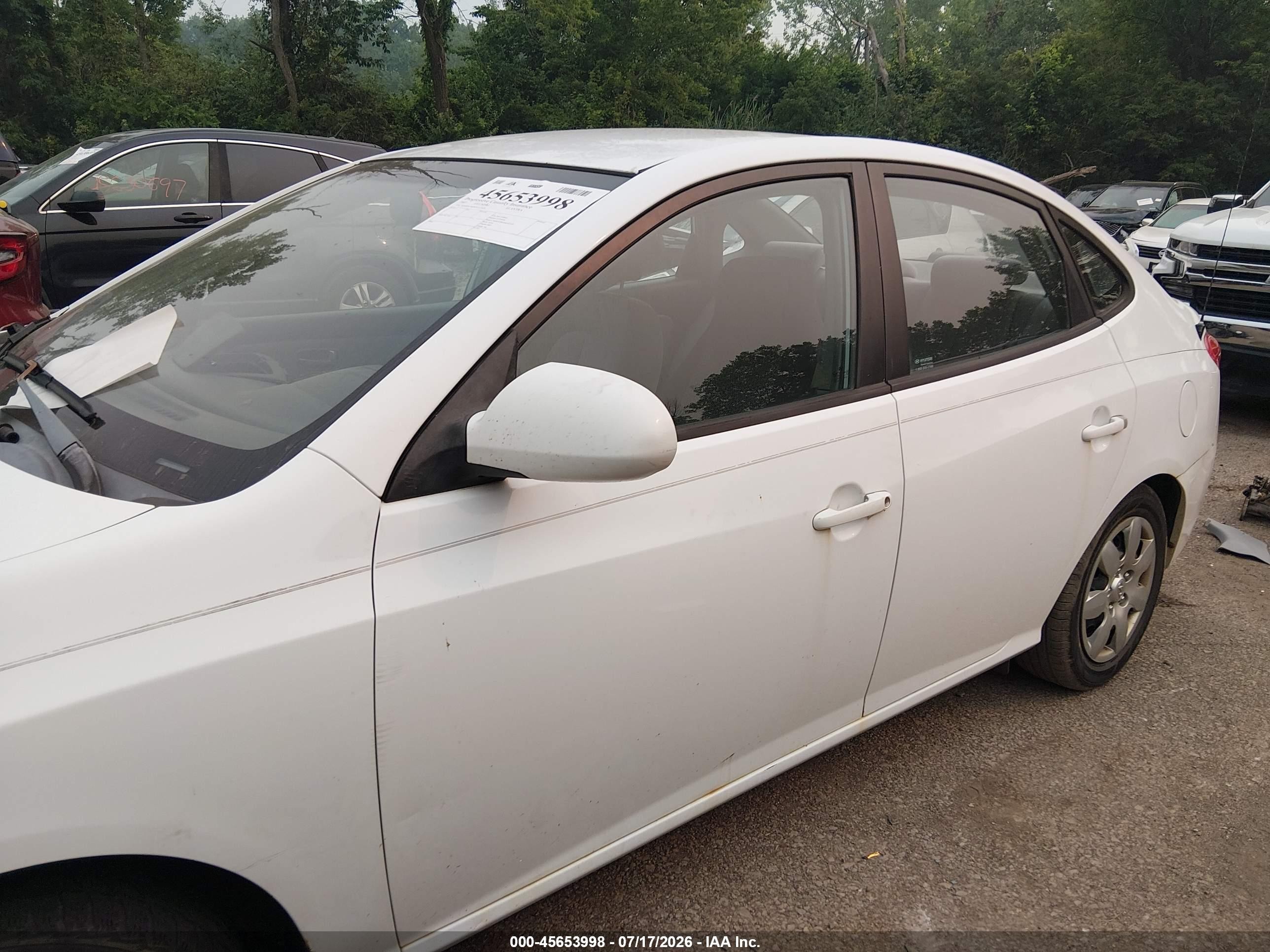 2007 Hyundai Elantra Gls/ltd/se White vin: KMHDU46D67U112470