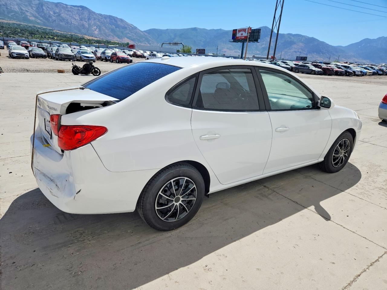 2008 Hyundai Elantra White vin: KMHDU46D68U305526