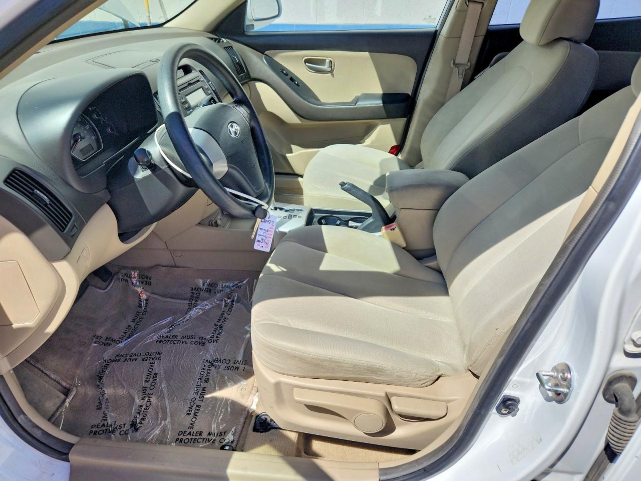 2008 Hyundai Elantra White vin: KMHDU46D68U305526