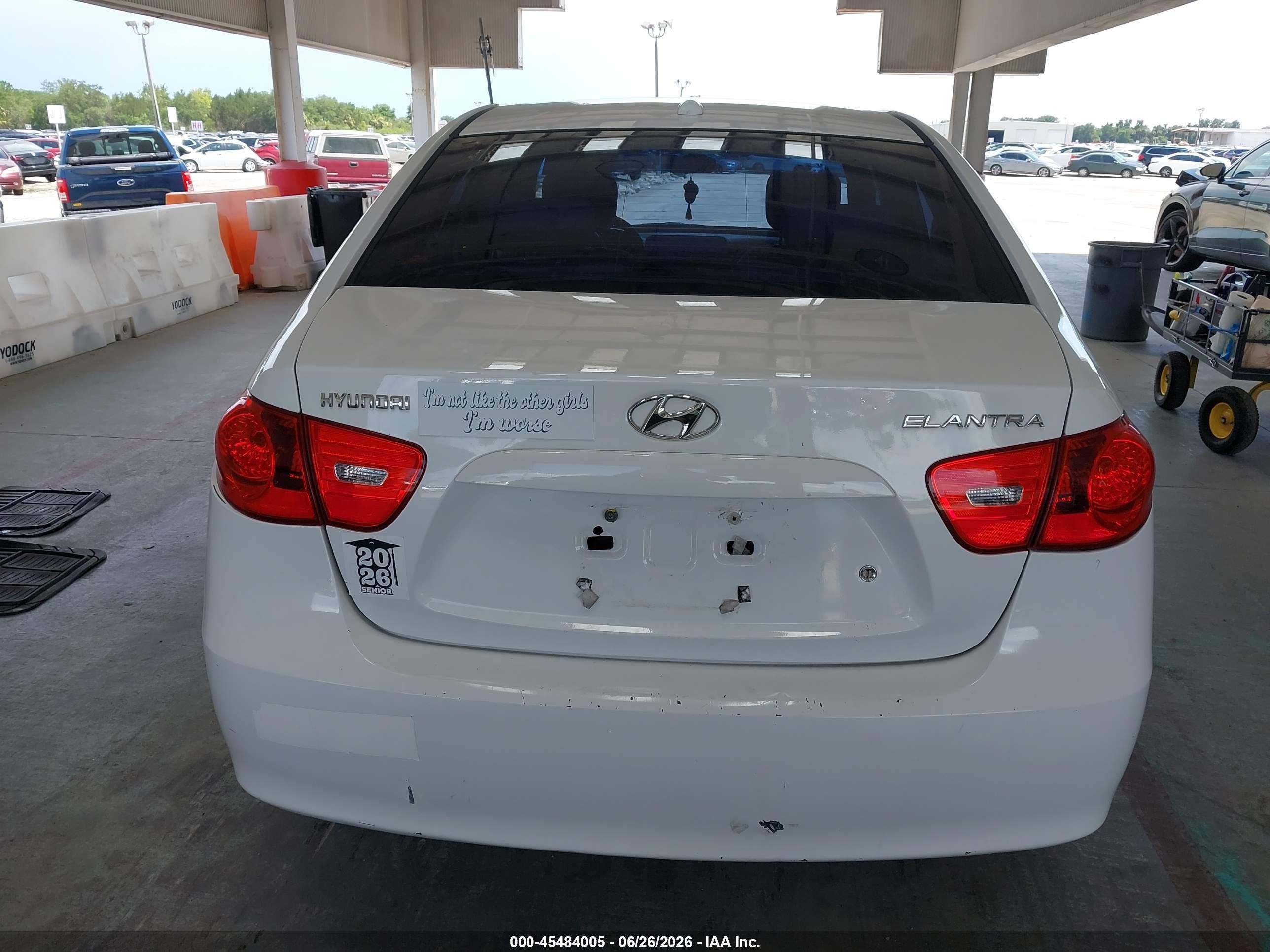 2007 Hyundai Elantra Gls/ltd/se White vin: KMHDU46D77U171883
