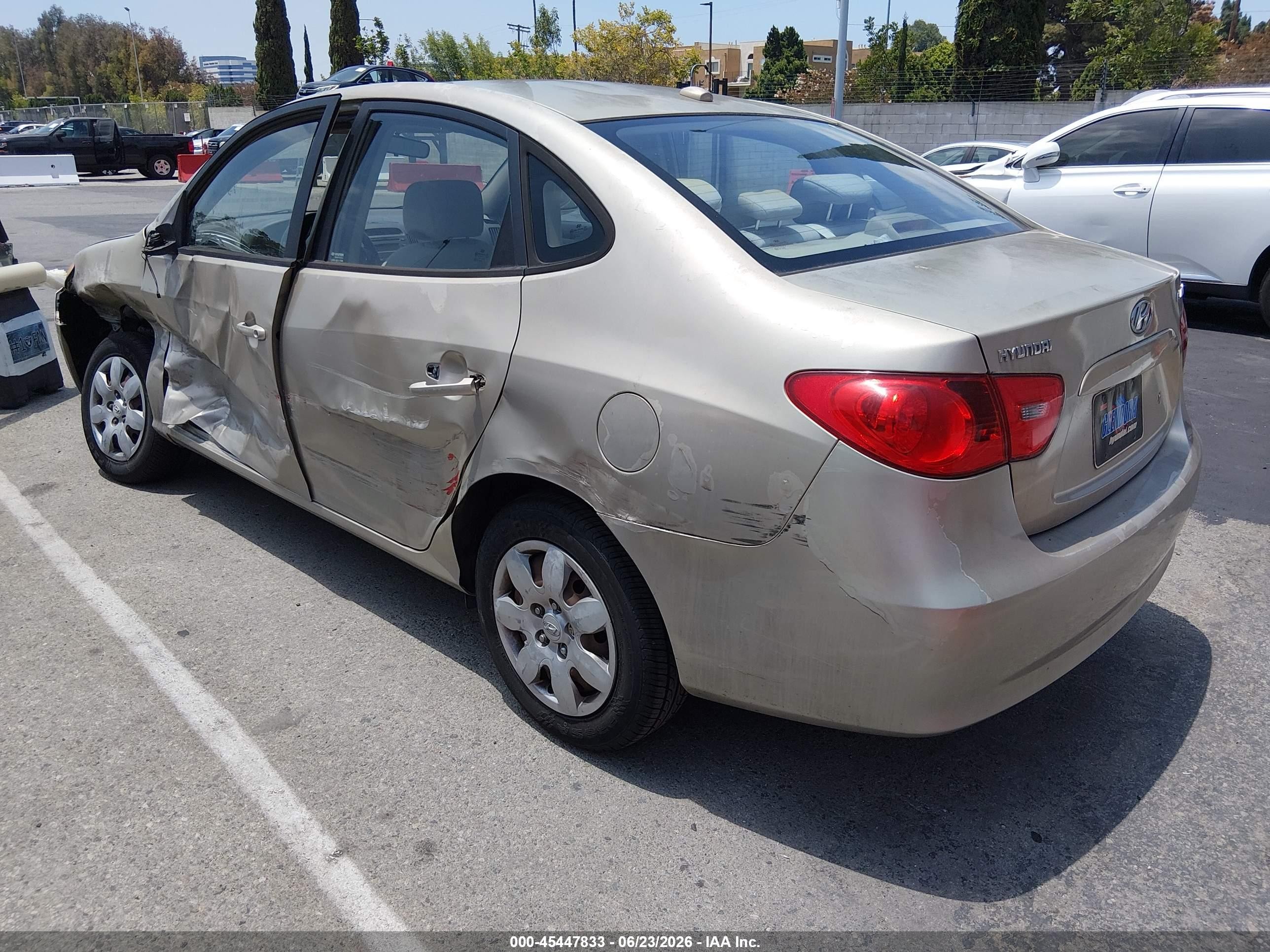 2008 Hyundai Elantra Gls/se Gold vin: KMHDU46D78U277901
