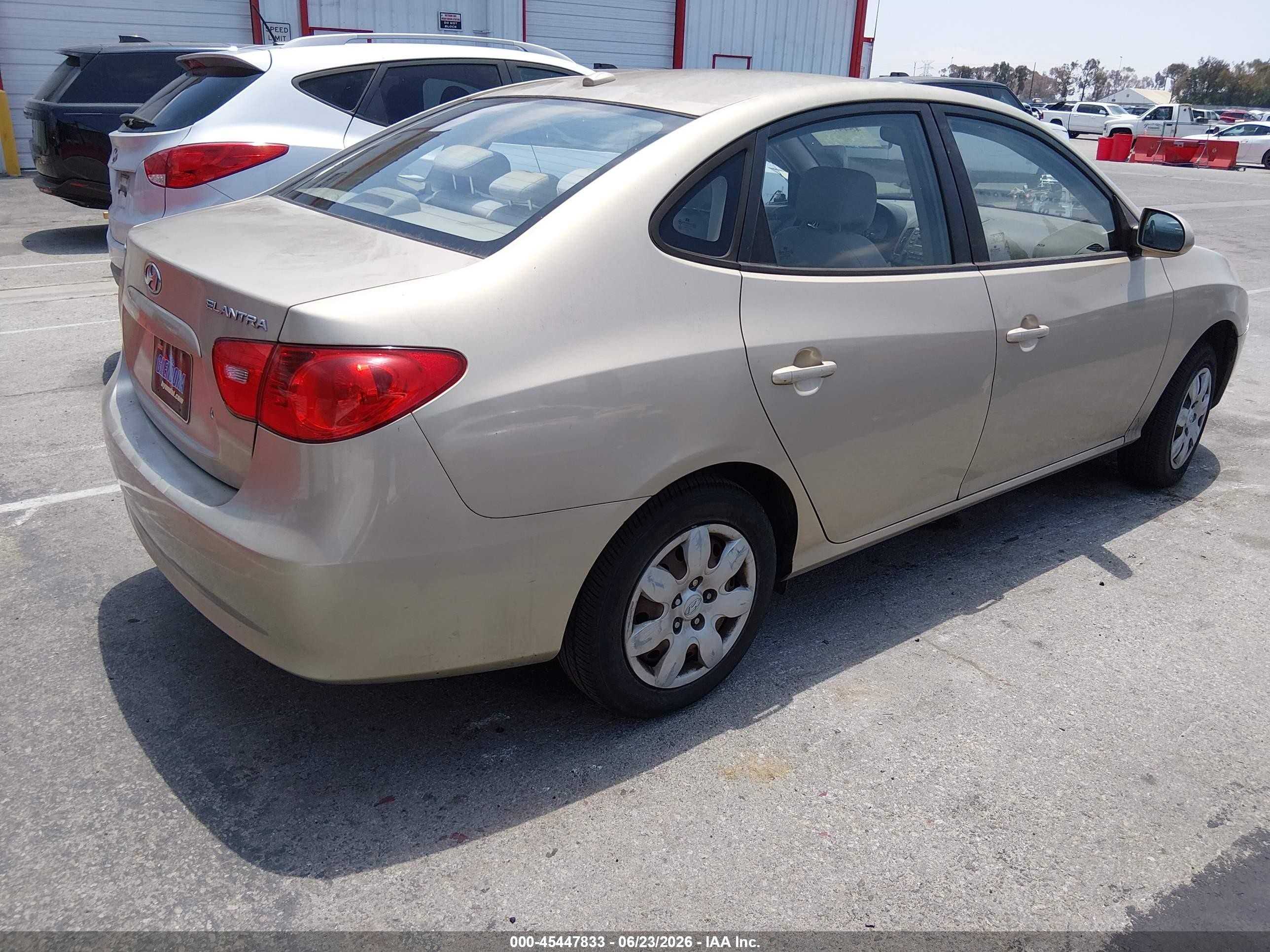 2008 Hyundai Elantra Gls/se Gold vin: KMHDU46D78U277901