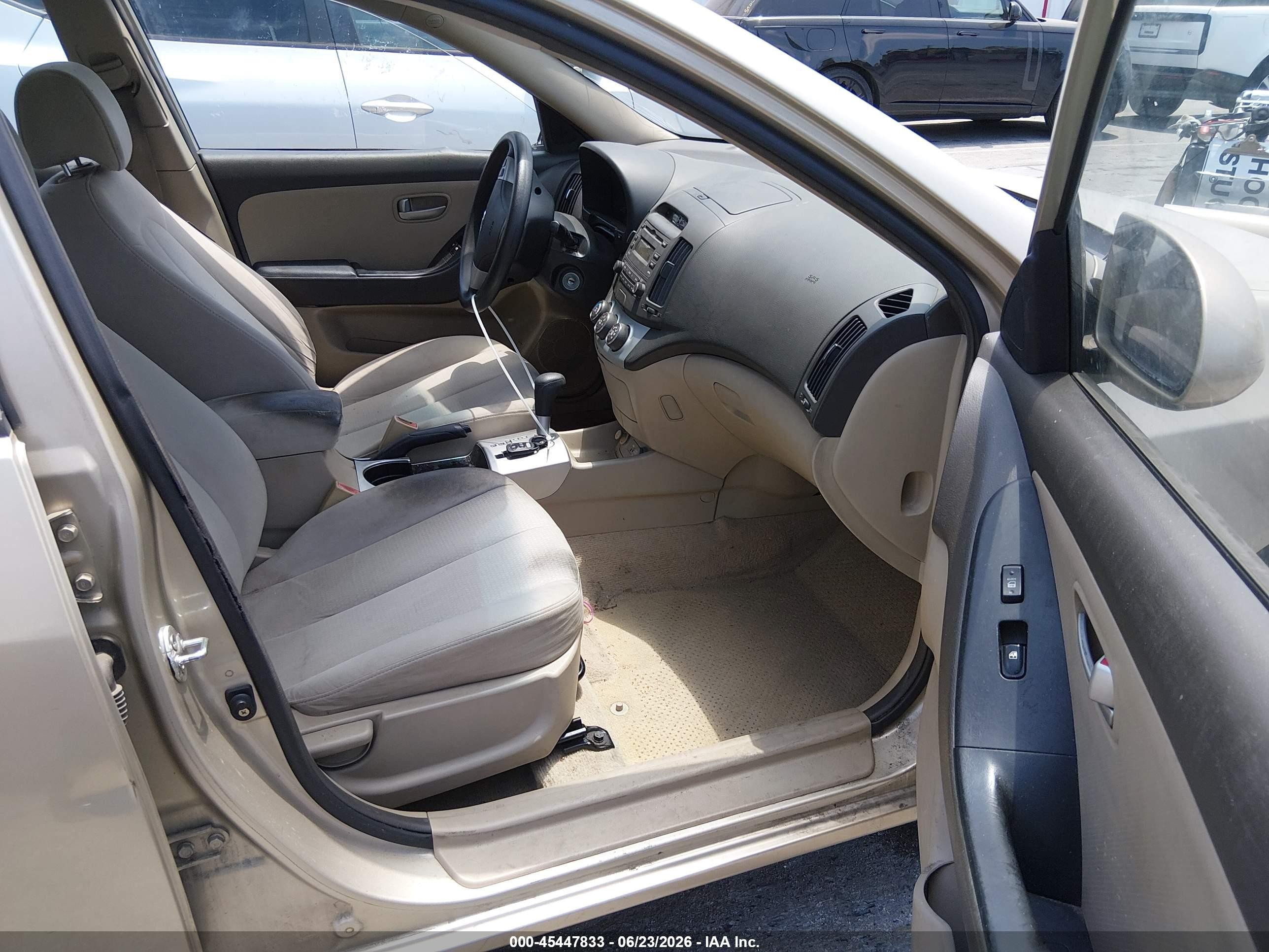 2008 Hyundai Elantra Gls/se Gold vin: KMHDU46D78U277901