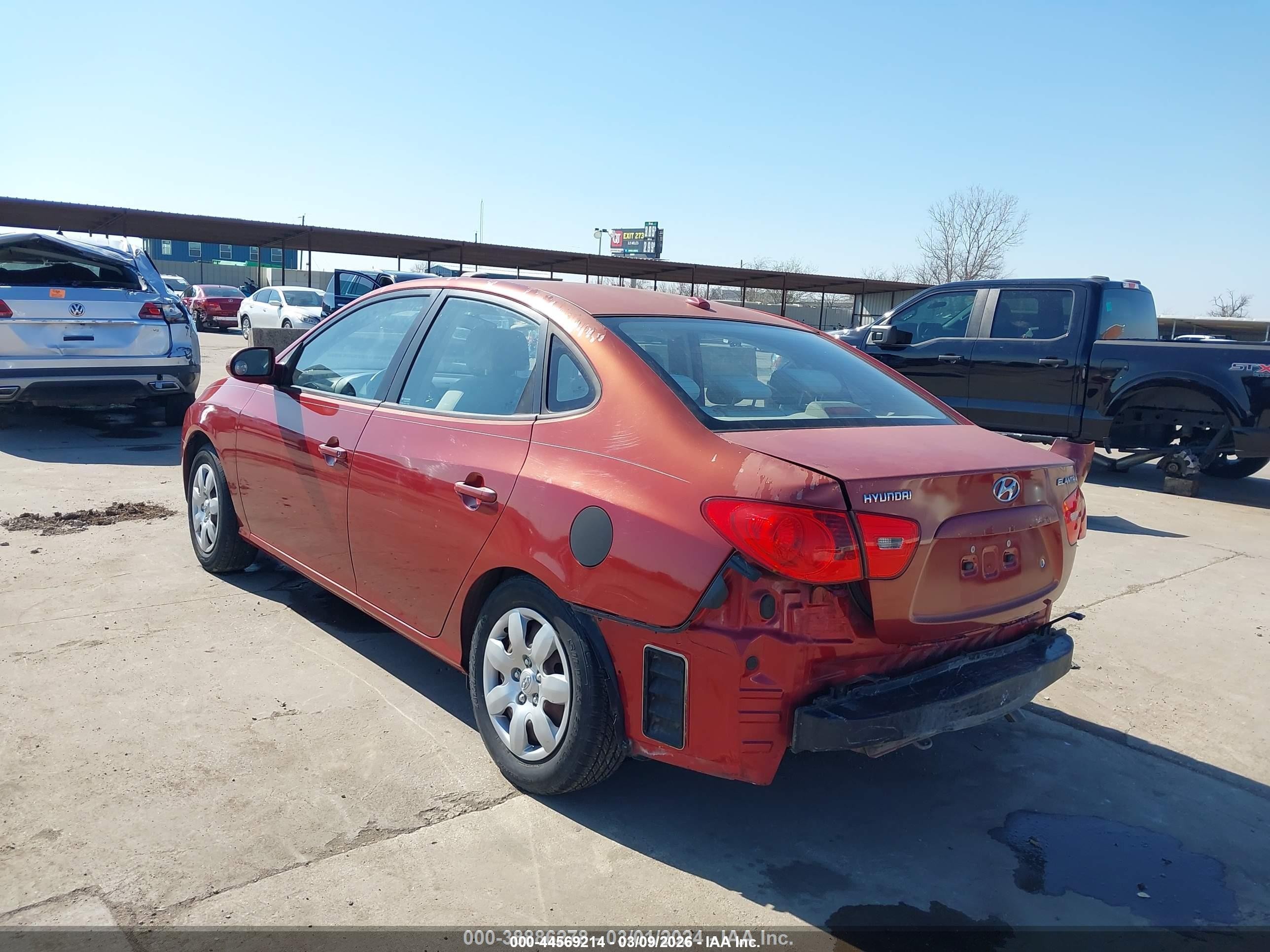 2008 Hyundai Elantra Gls/se Red vin: KMHDU46D78U517075