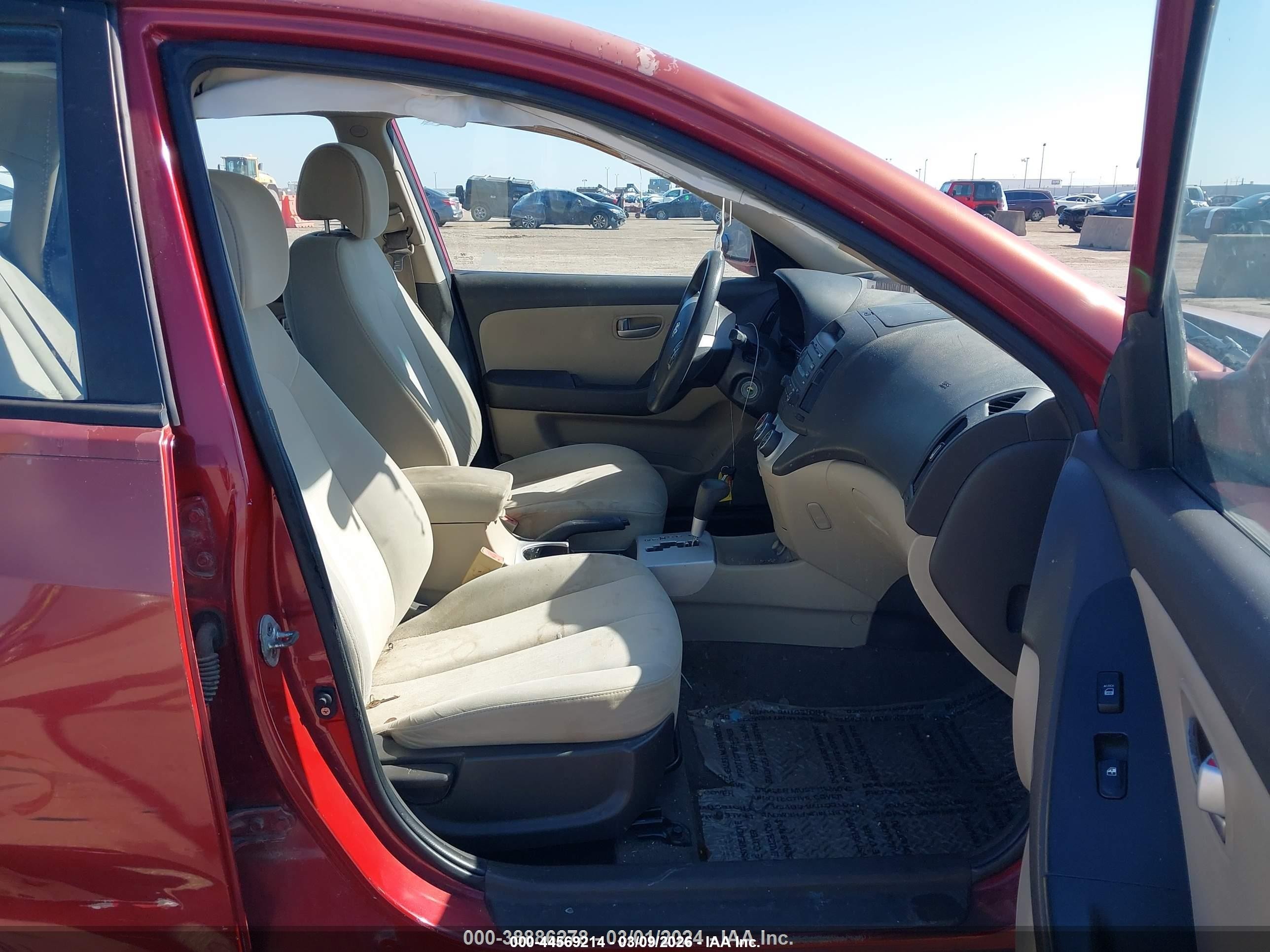 2008 Hyundai Elantra Gls/se Red vin: KMHDU46D78U517075