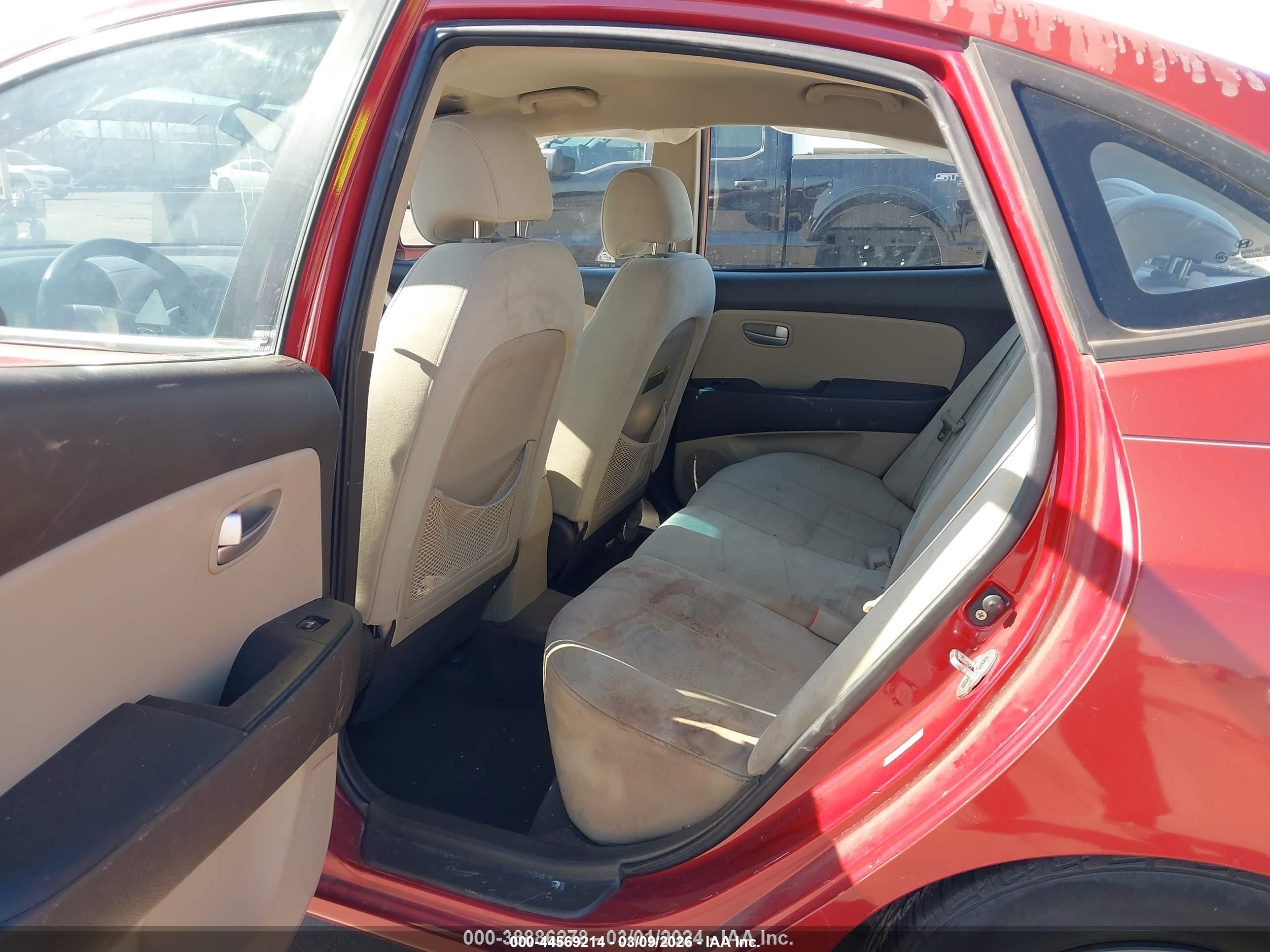 2008 Hyundai Elantra Gls/se Red vin: KMHDU46D78U517075