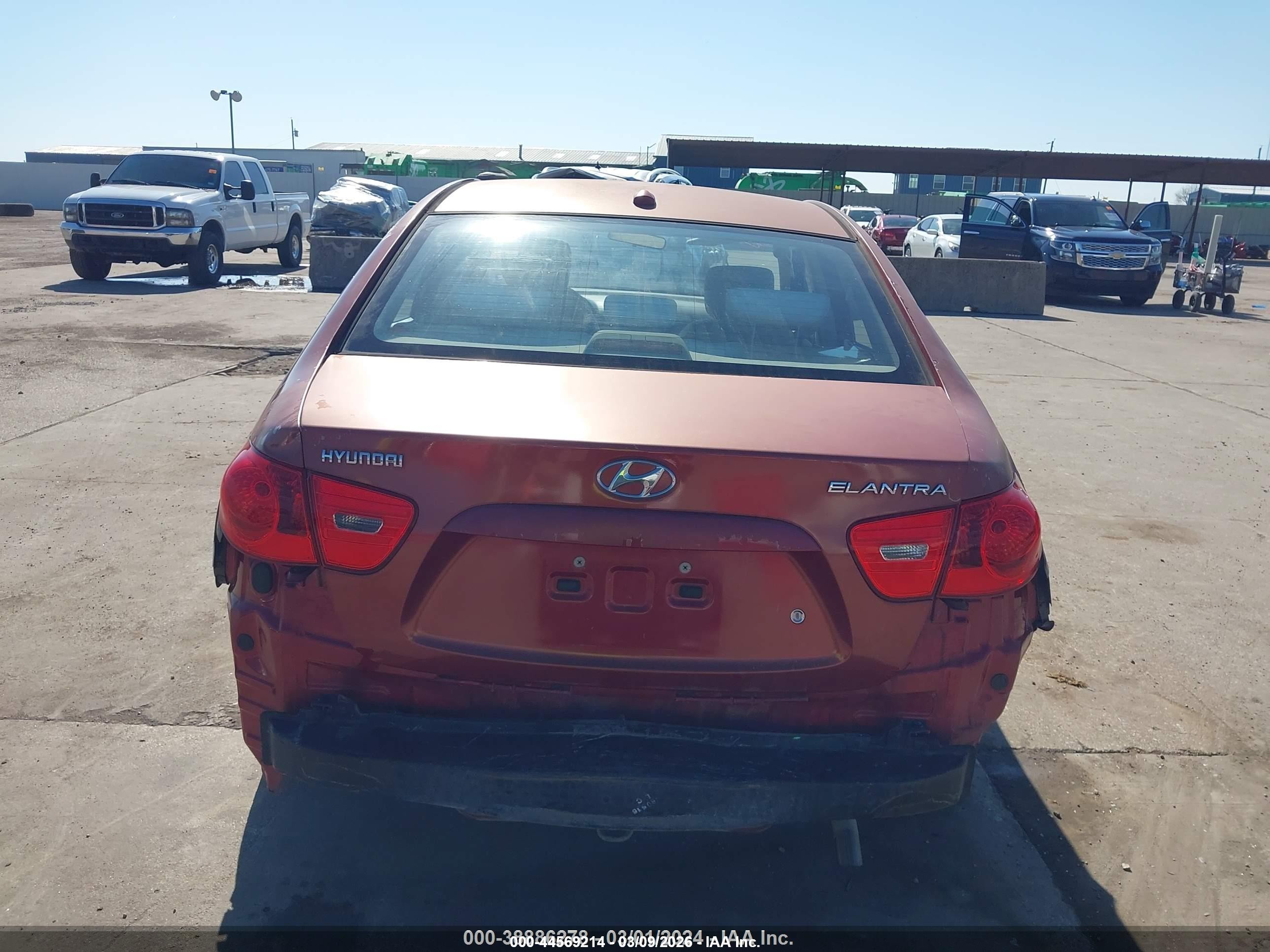 2008 Hyundai Elantra Gls/se Red vin: KMHDU46D78U517075