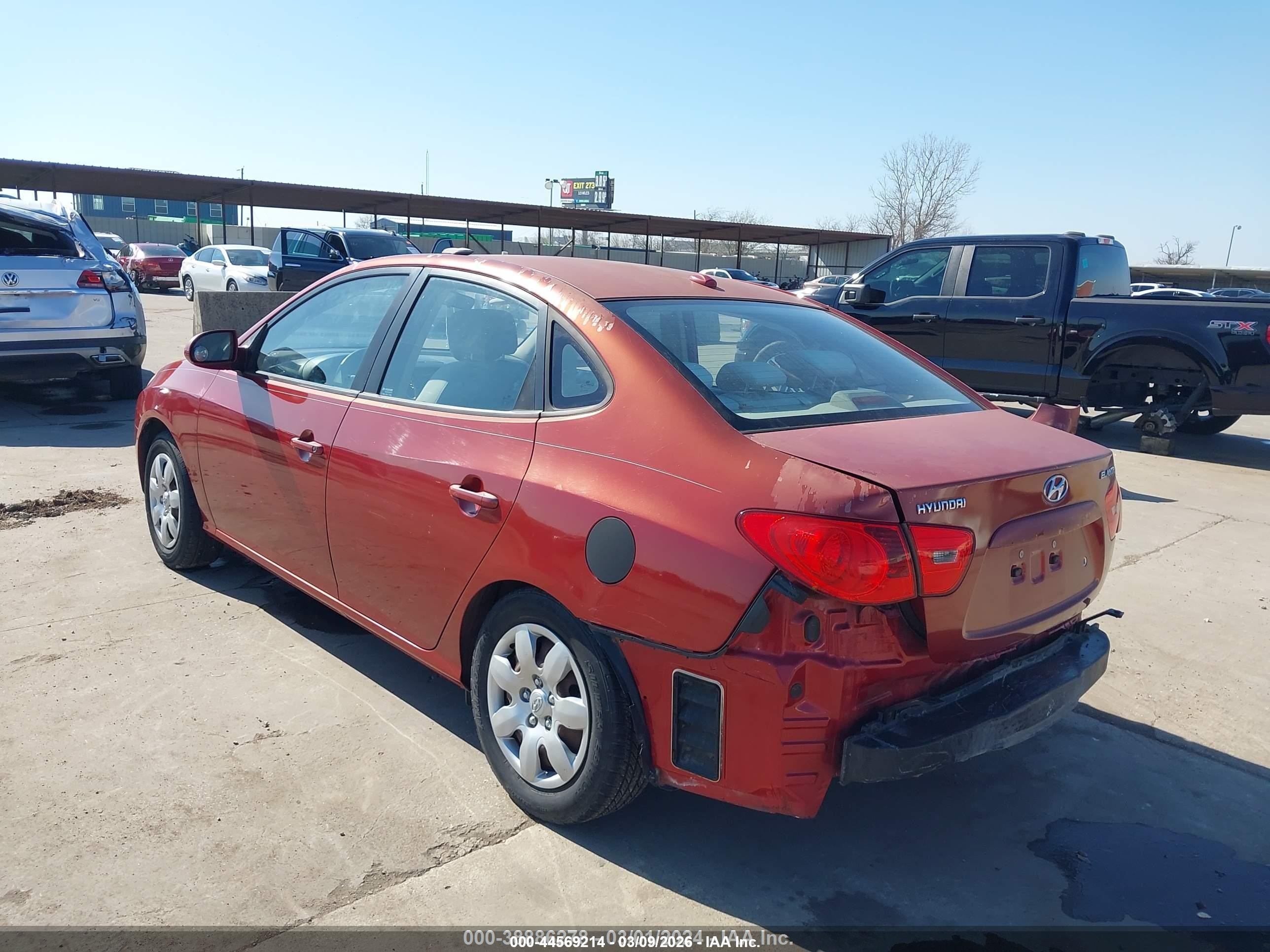 2008 Hyundai Elantra Gls/se Red vin: KMHDU46D78U517075