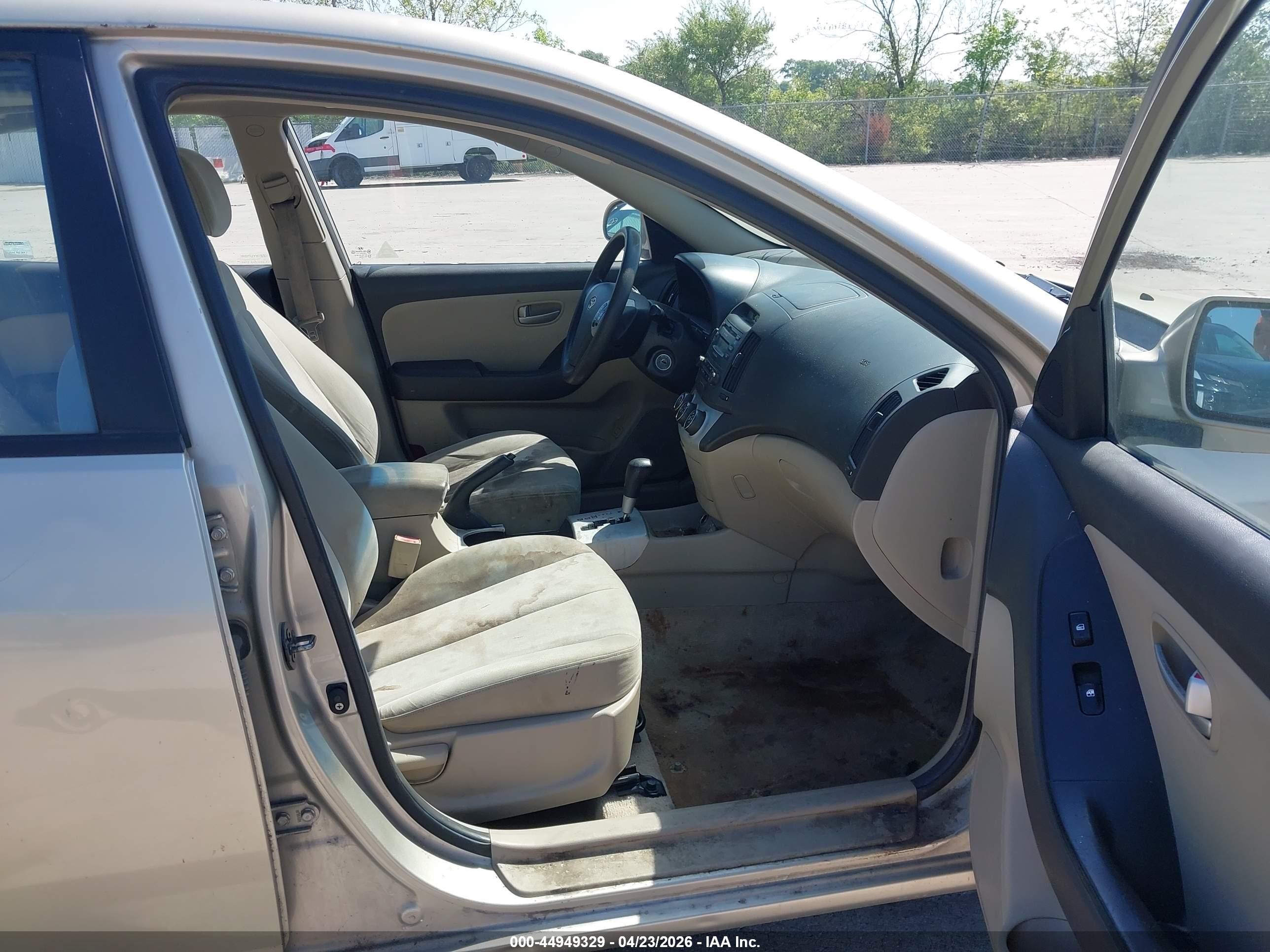 2007 Hyundai Elantra Gls/limited/se Cream vin: KMHDU46D87U067841