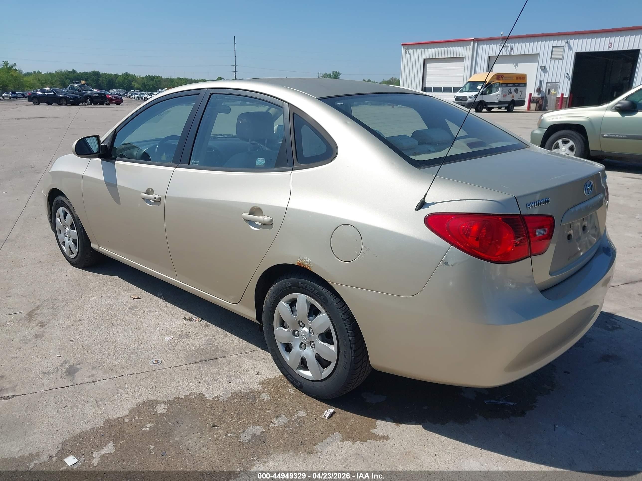 2007 Hyundai Elantra Gls/limited/se Cream vin: KMHDU46D87U067841