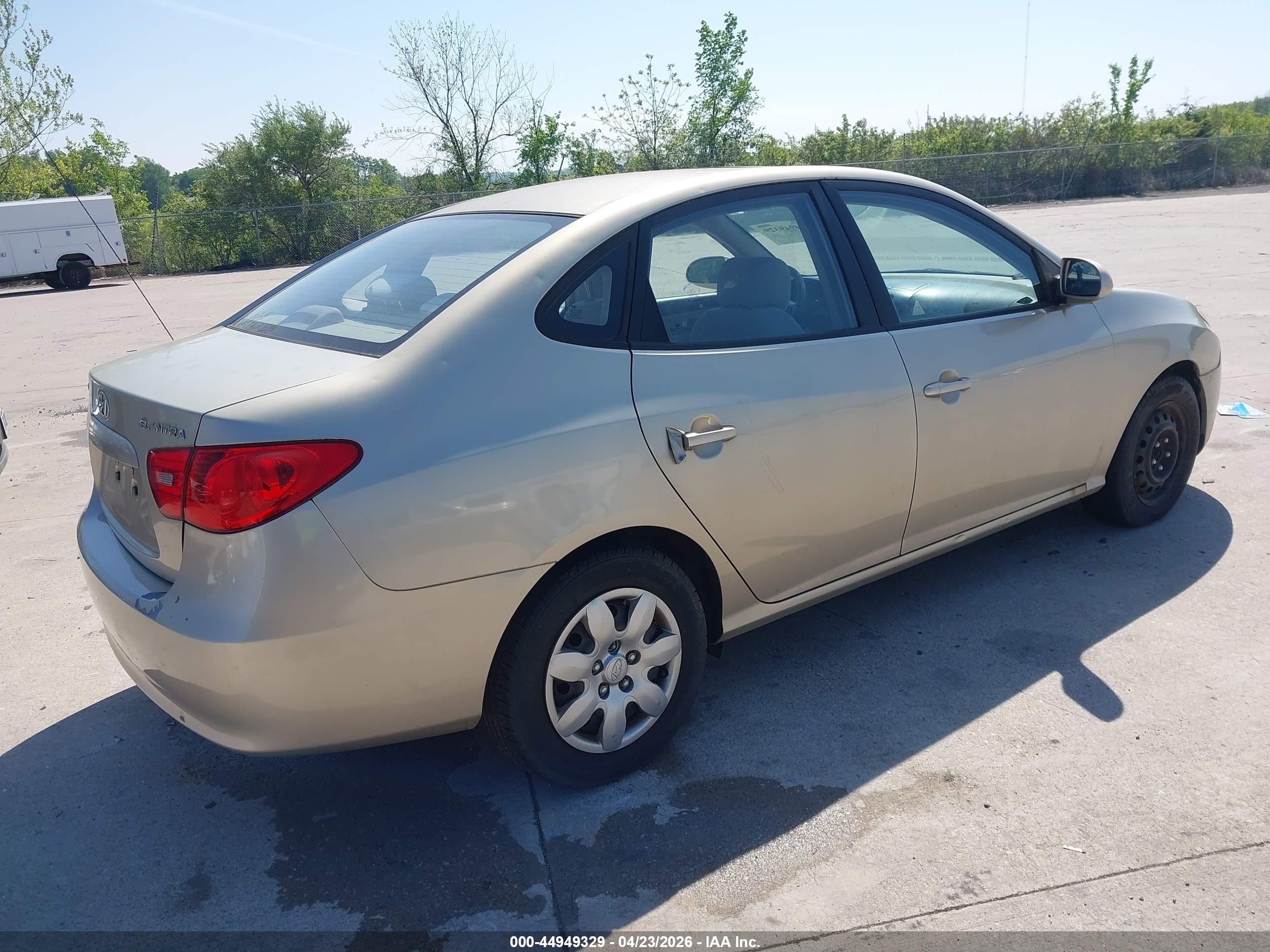 2007 Hyundai Elantra Gls/limited/se Cream vin: KMHDU46D87U067841