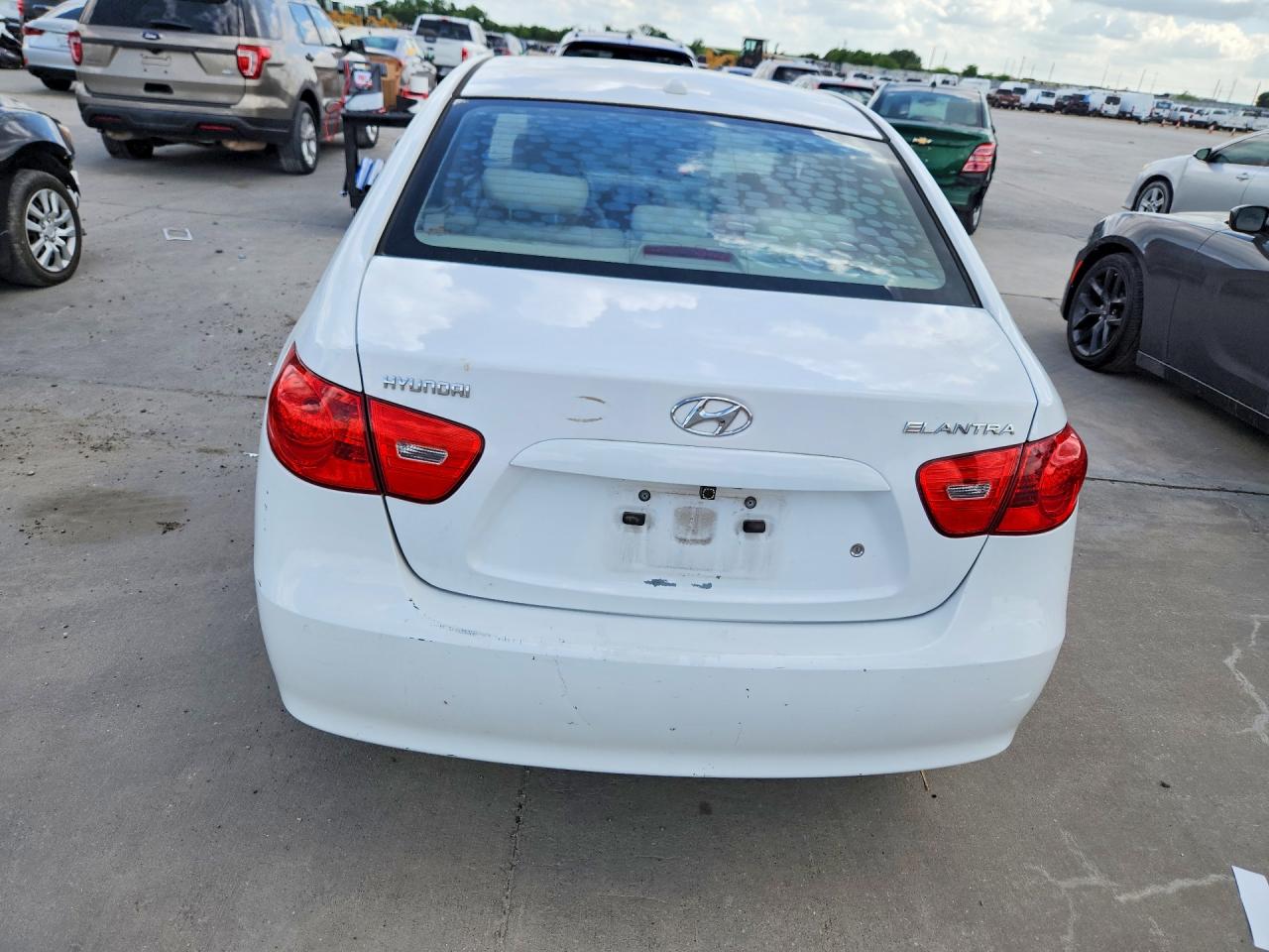 2007 Hyundai Elantra Gls White vin: KMHDU46D87U126550