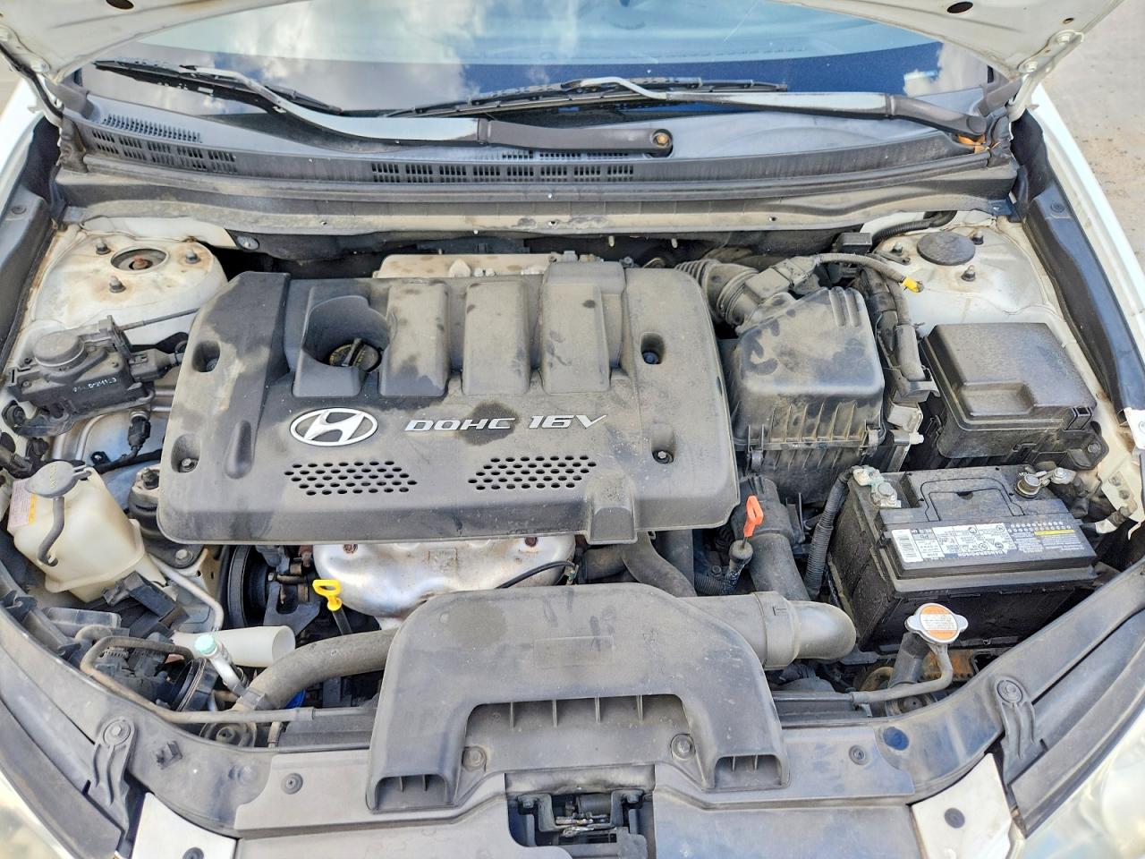 2007 Hyundai Elantra Gls White vin: KMHDU46D87U126550