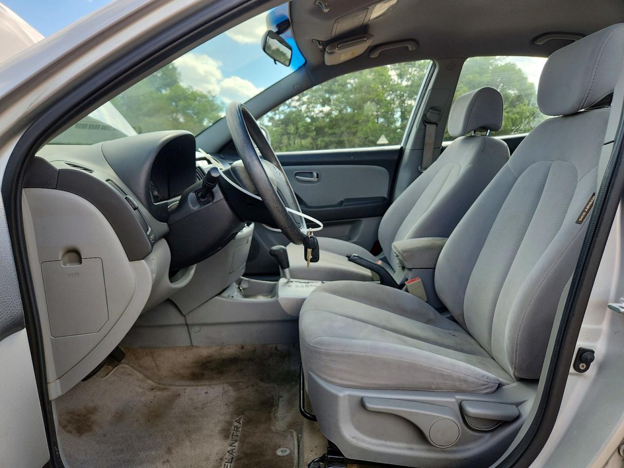 2007 Hyundai Elantra Silver vin: KMHDU46D87U220184