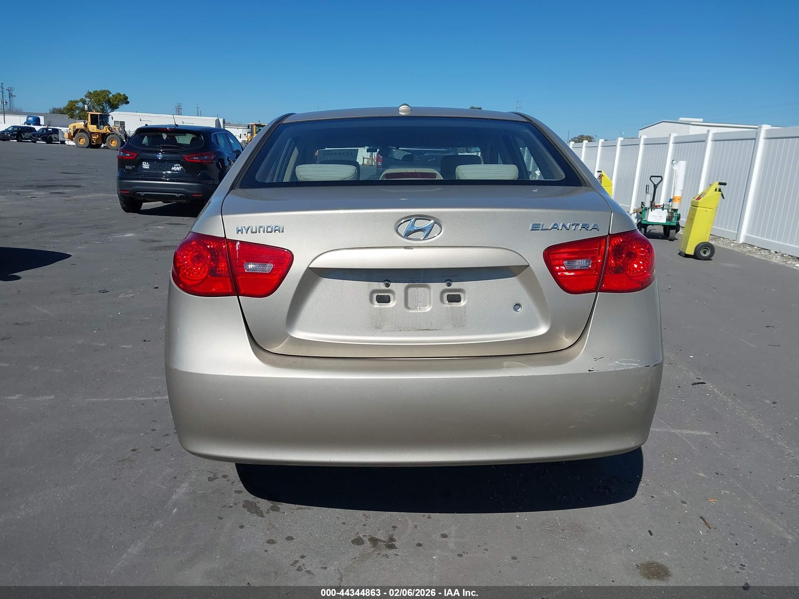 2008 Hyundai Elantra Gls/se Золотой vin: KMHDU46D88U459302