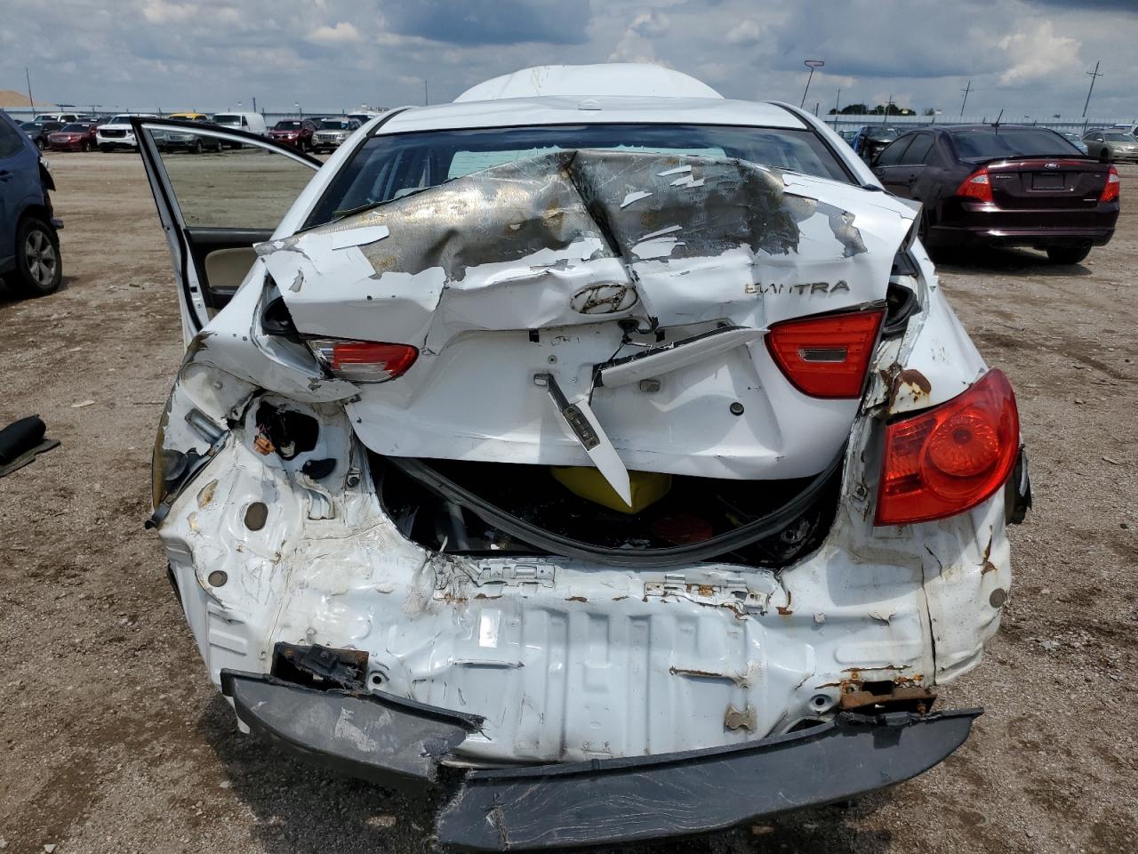 2008 Hyundai Elantra Gls White vin: KMHDU46D88U506294