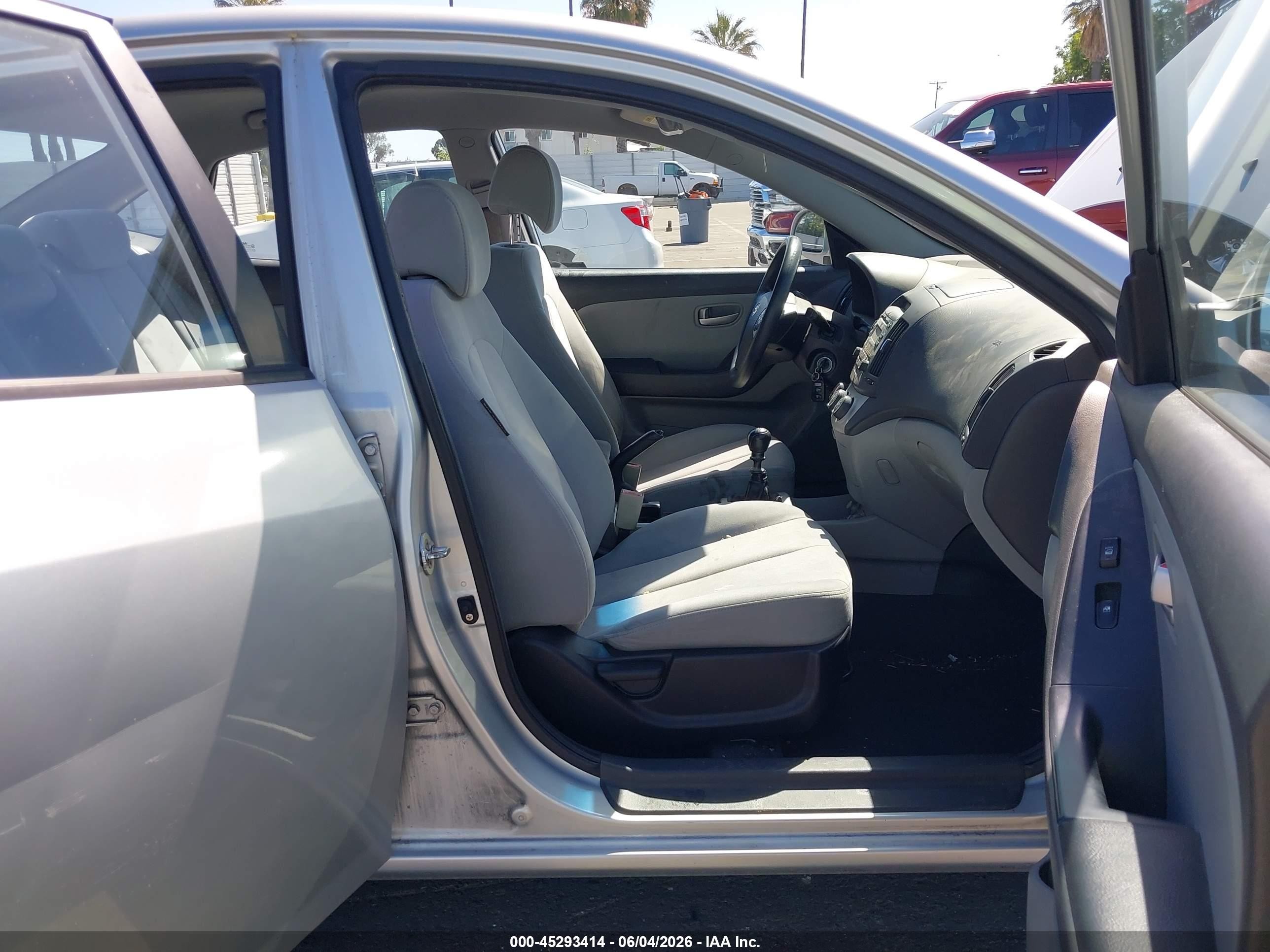 2008 Hyundai Elantra Gls/se Gray vin: KMHDU46D98U365431
