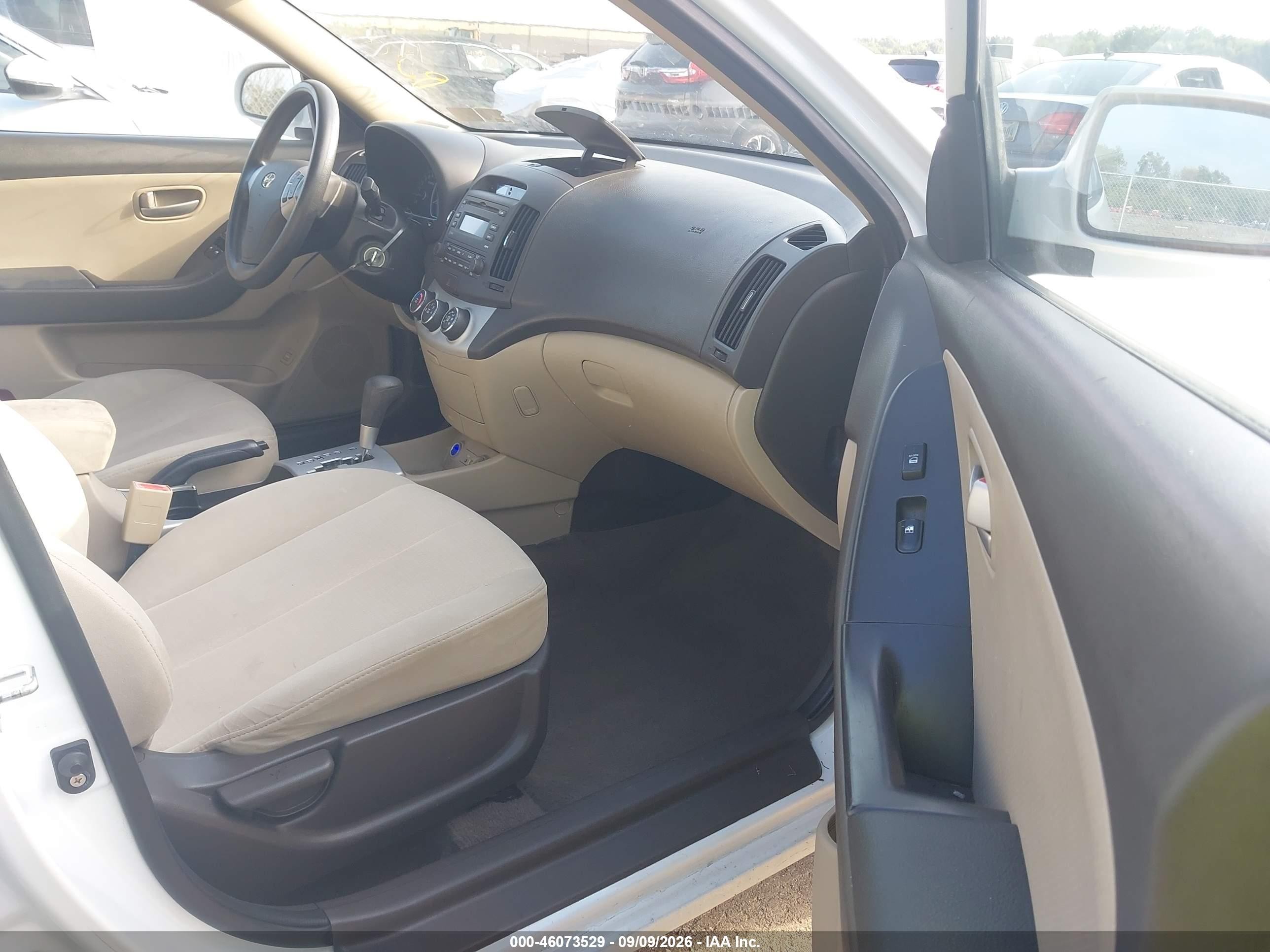 2008 Hyundai Elantra Gls/se Белый vin: KMHDU46D98U456926