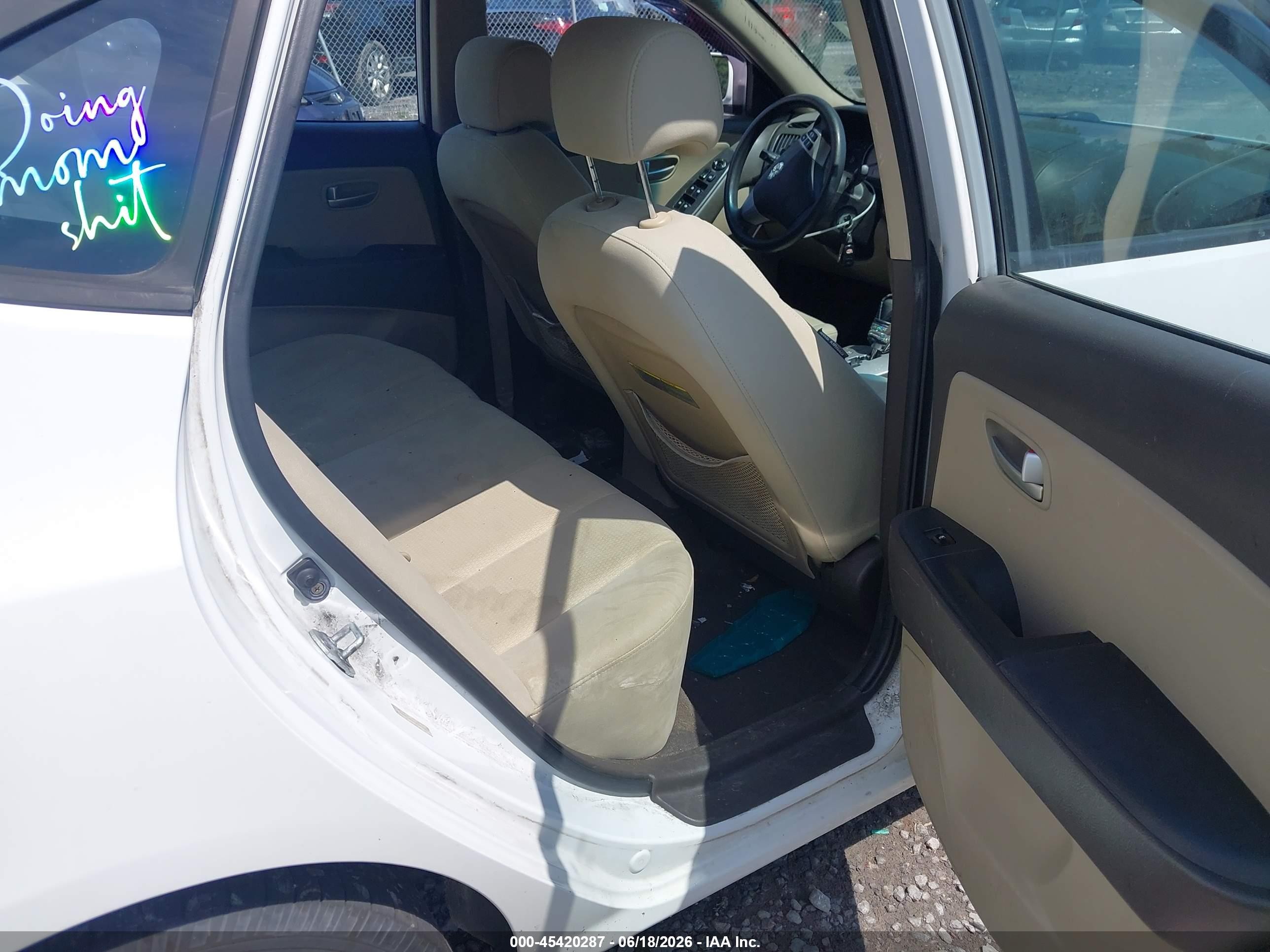 2008 Hyundai Elantra Gls/se White vin: KMHDU46D98U478585