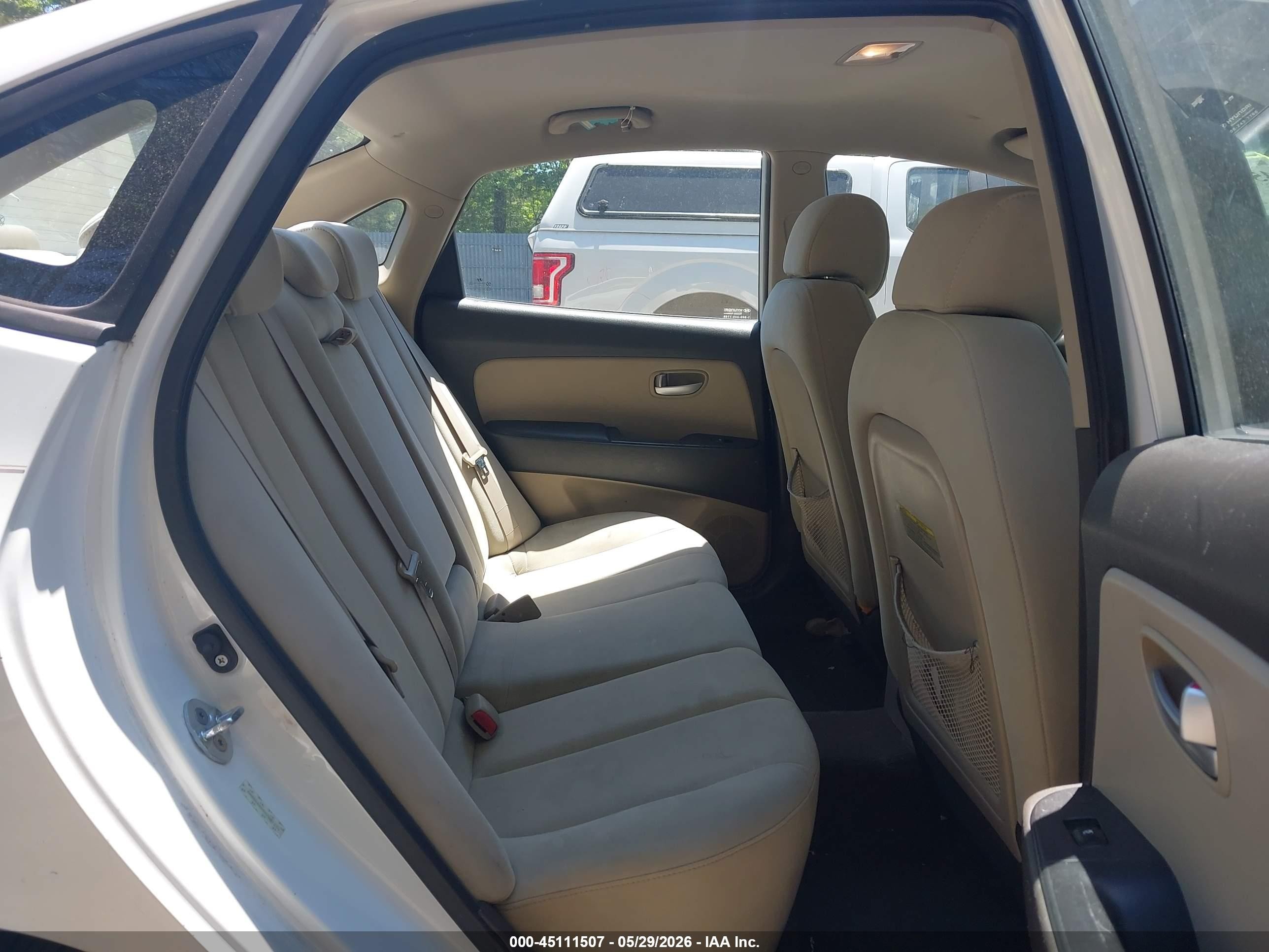 2008 Hyundai Elantra Gls/se White vin: KMHDU46D98U501220