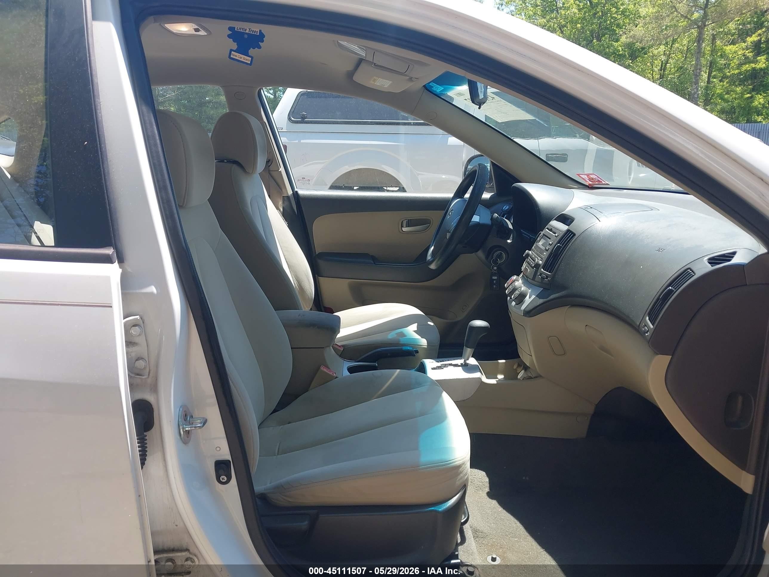 2008 Hyundai Elantra Gls/se White vin: KMHDU46D98U501220