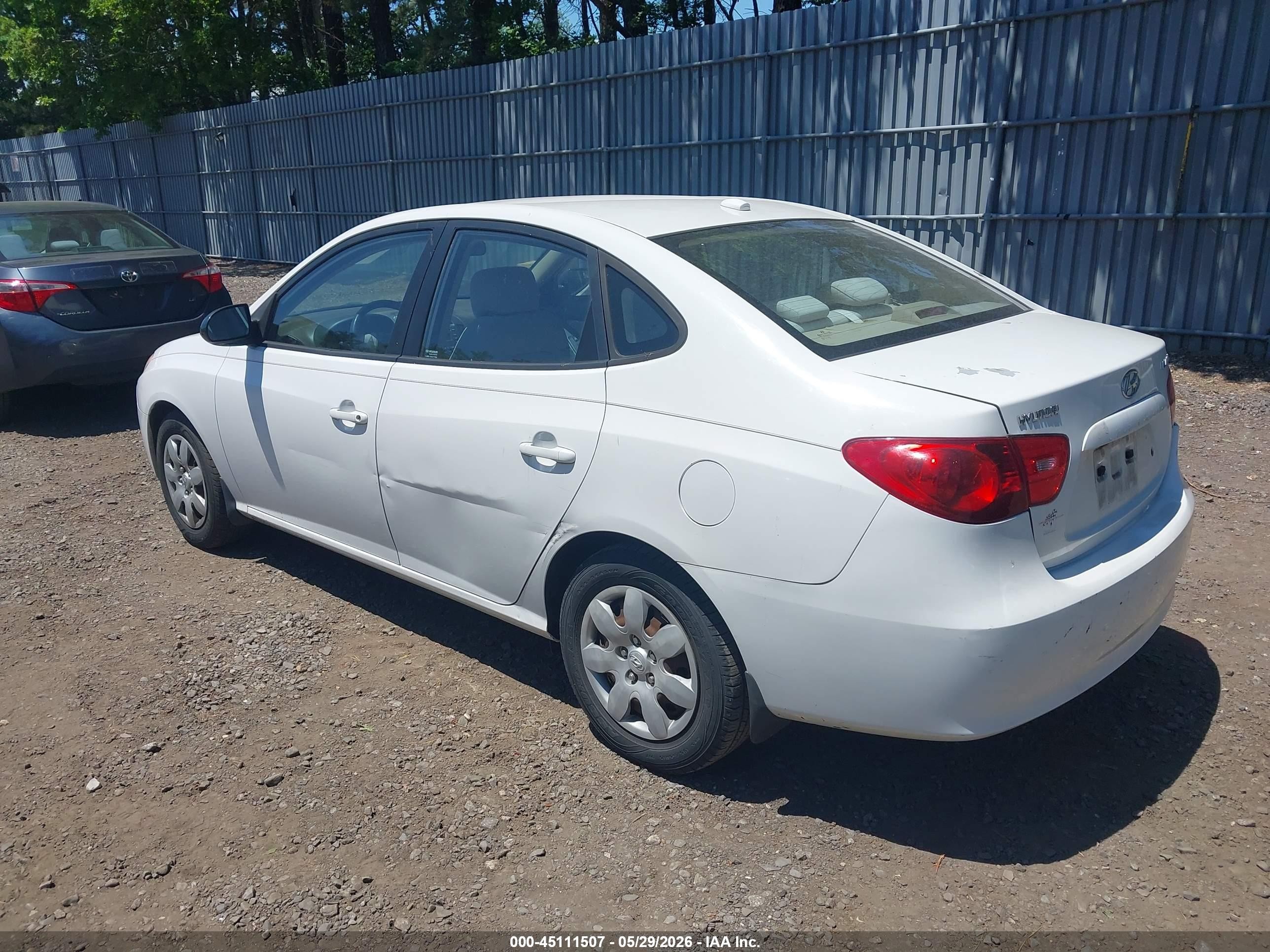 2008 Hyundai Elantra Gls/se White vin: KMHDU46D98U501220