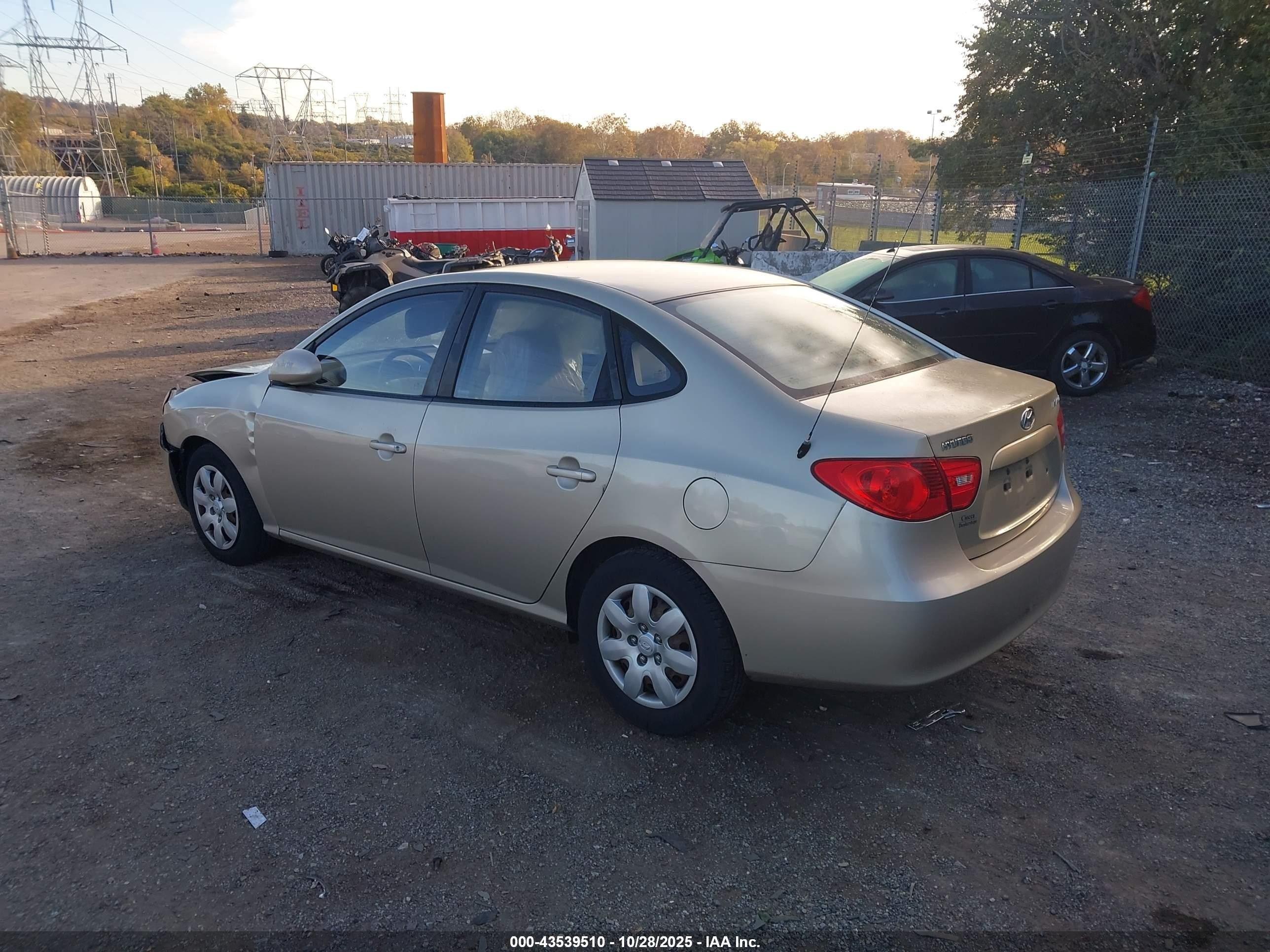 2007 Hyundai Elantra Gls/limited/se Золотой vin: KMHDU46DX7U088254
