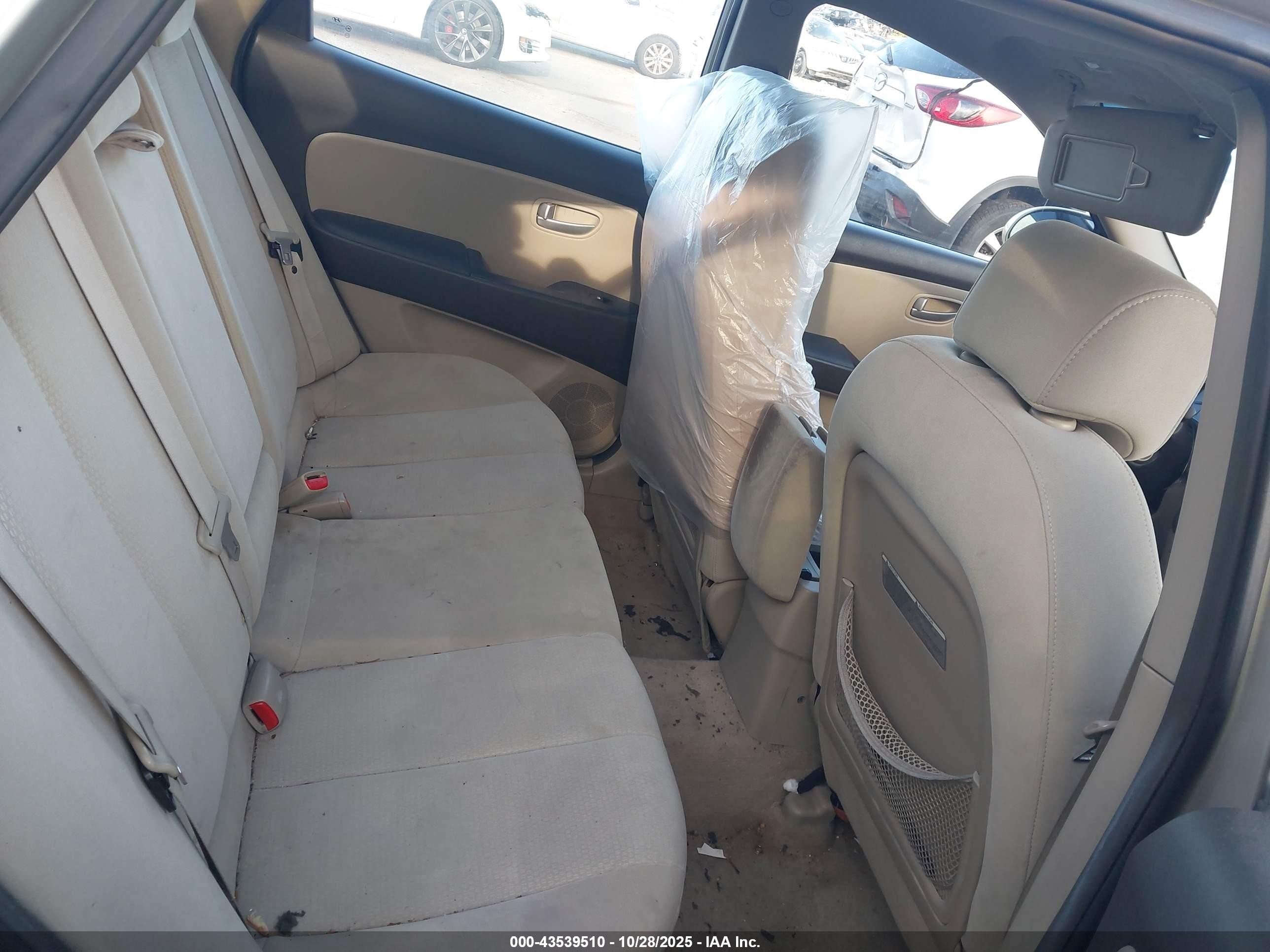 2007 Hyundai Elantra Gls/limited/se Золотой vin: KMHDU46DX7U088254