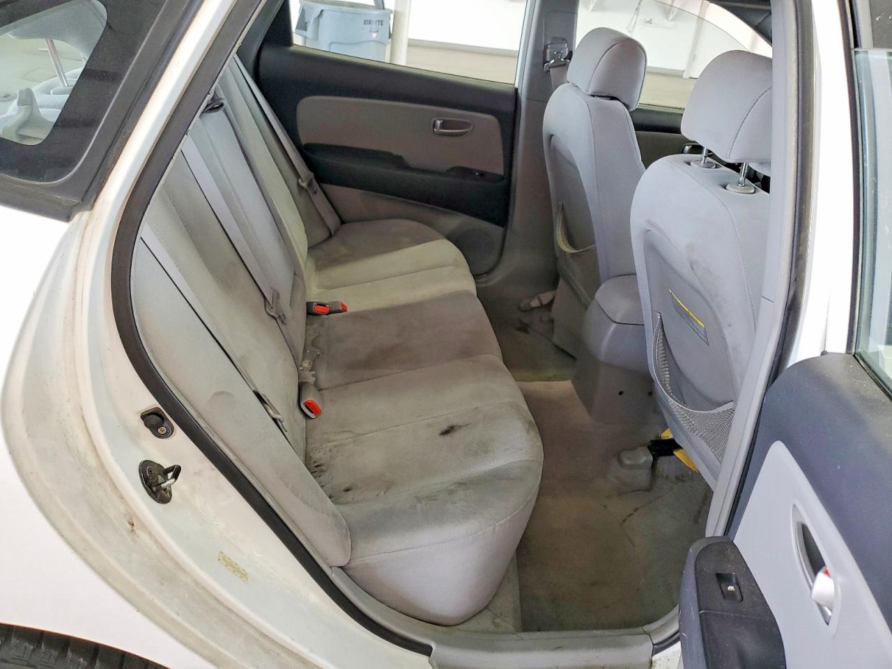 2007 Hyundai Elantra Gls White vin: KMHDU46DX7U132396