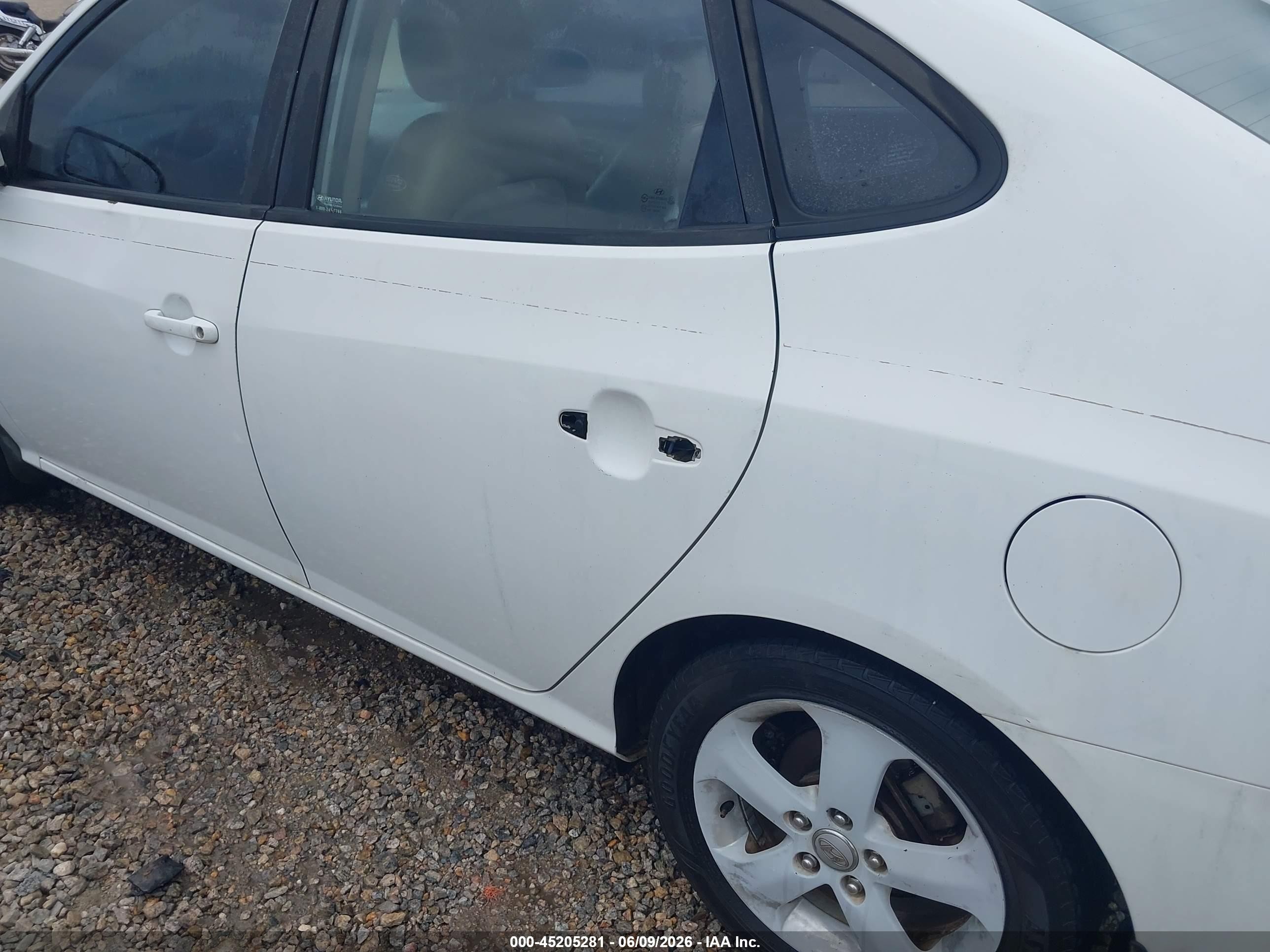 2007 Hyundai Elantra Gls/limited/se White vin: KMHDU46DX7U165737