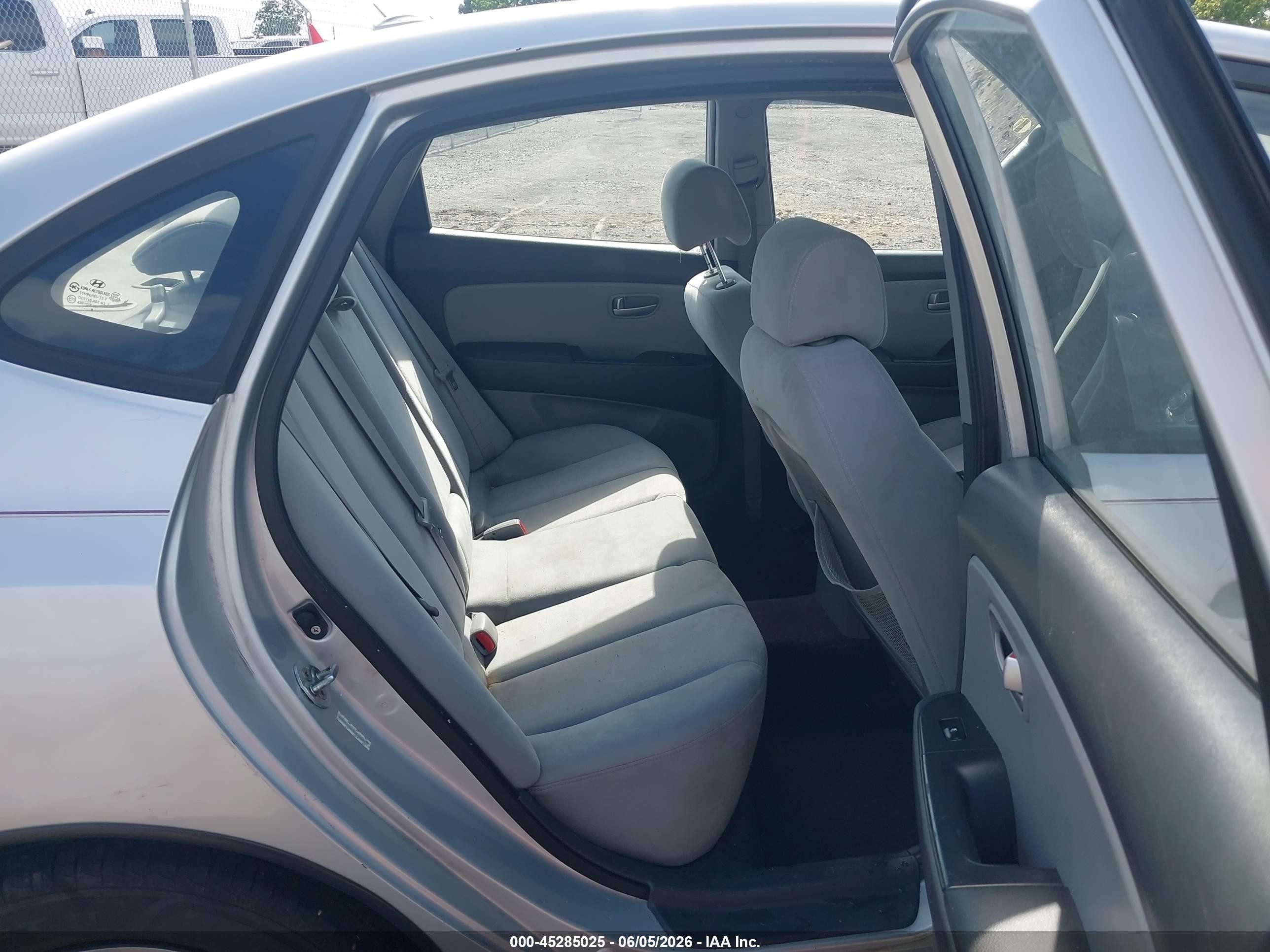 2008 Hyundai Elantra Gls/se Silver vin: KMHDU46DX8U499669